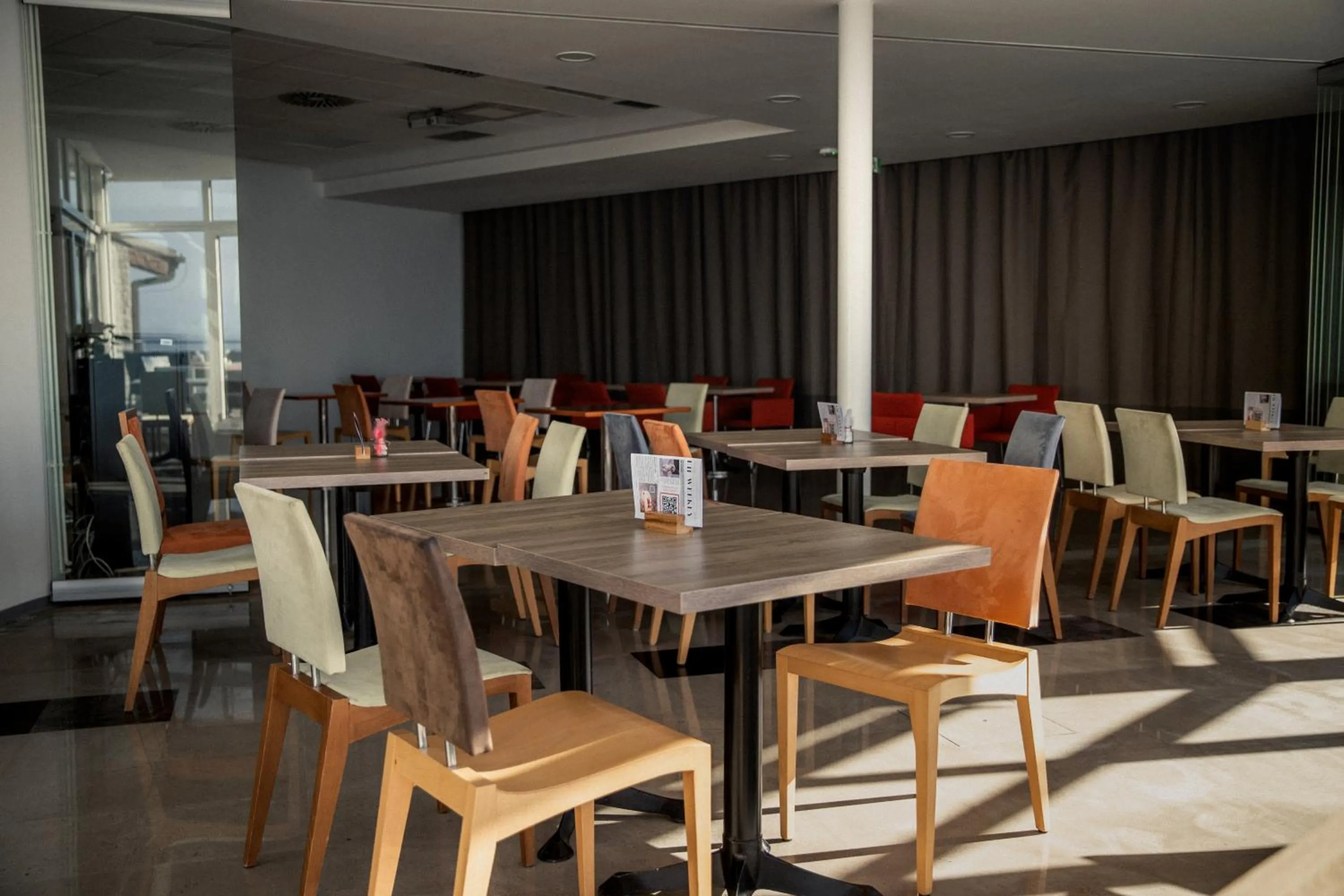 Restaurant/places to eat in Barbara Piran Beach Hotel