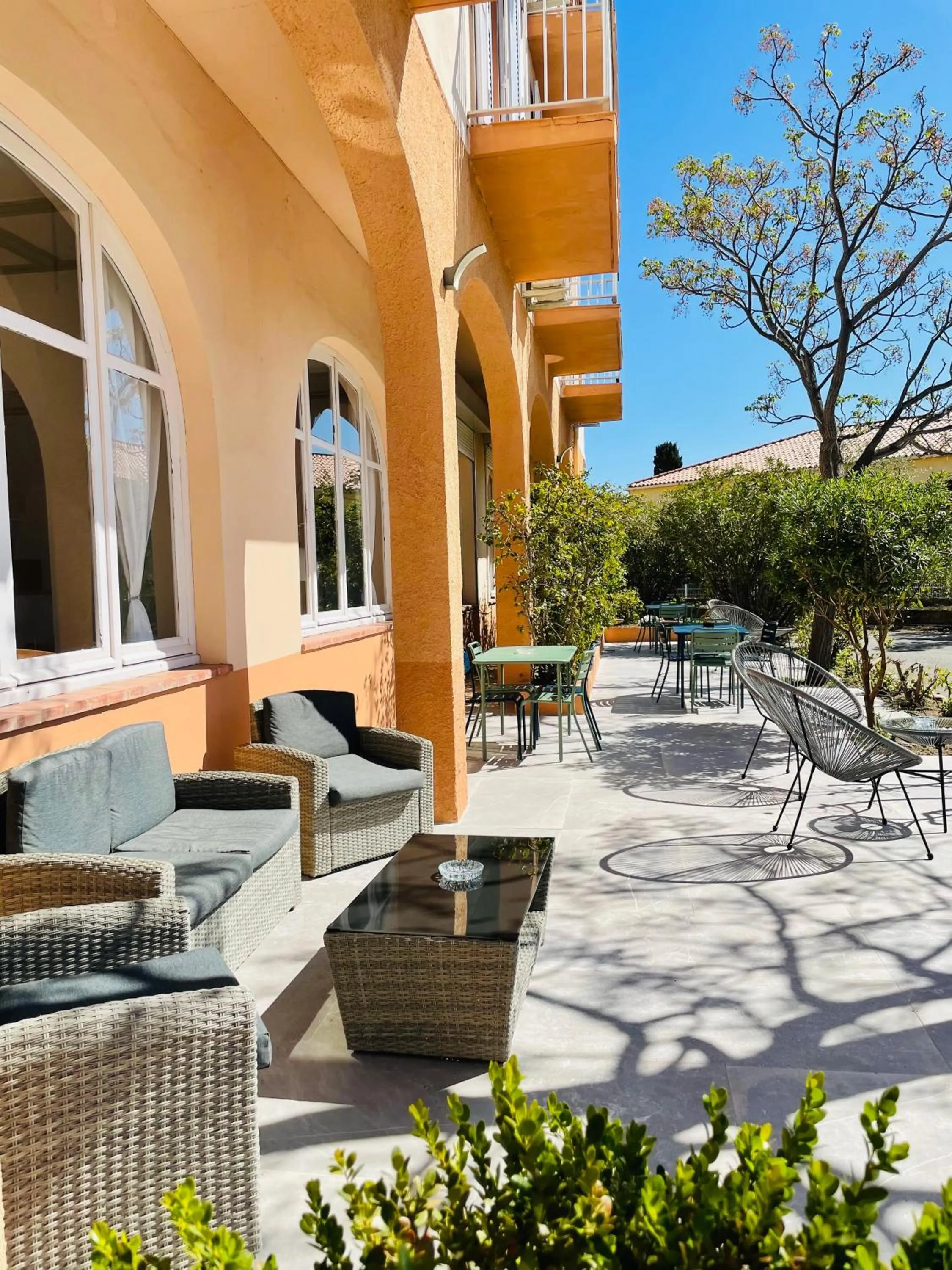 Balcony/Terrace in Hôtel les Arbousiers