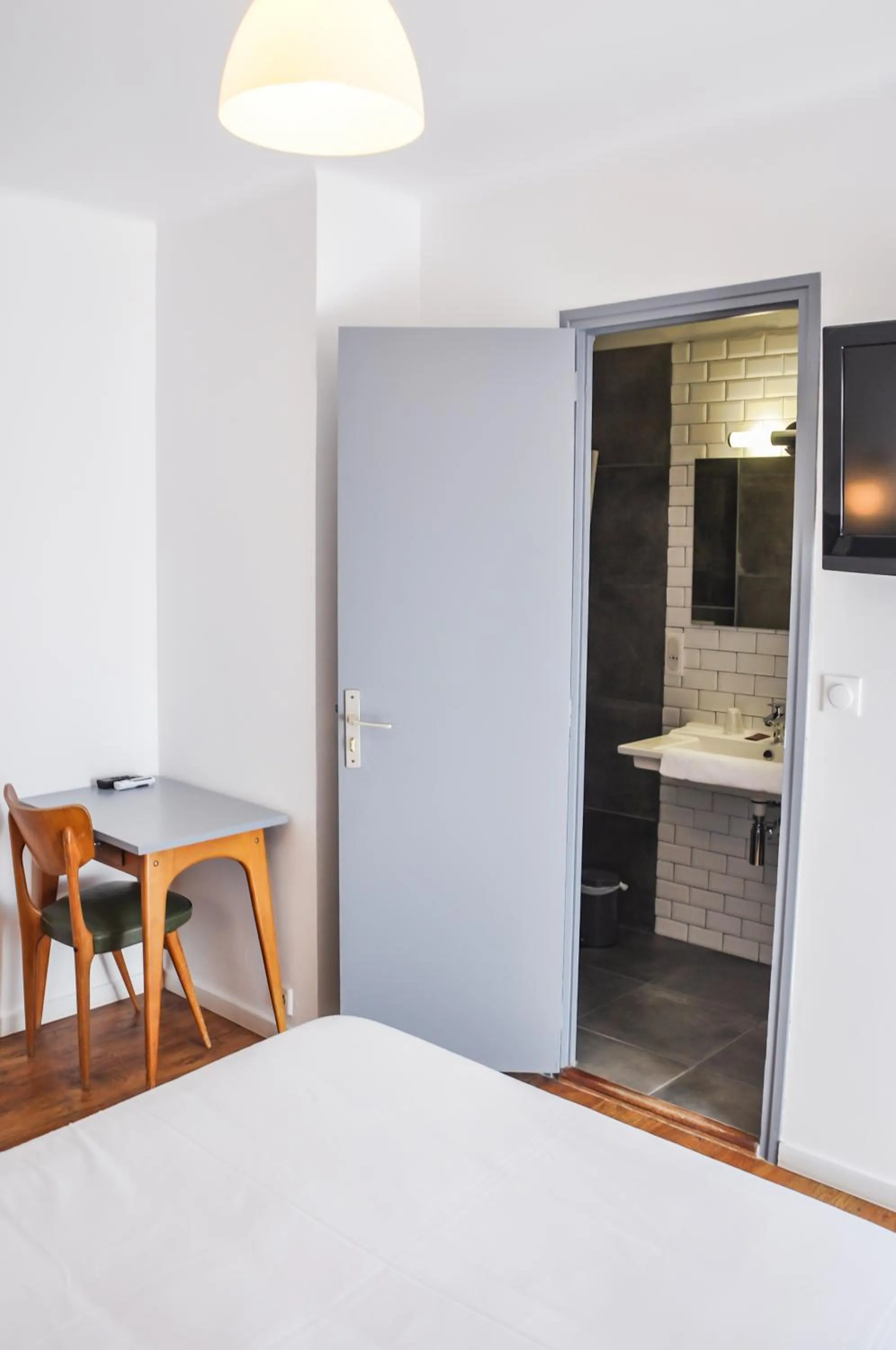 Bedroom, Bed in Hôtel les Arbousiers