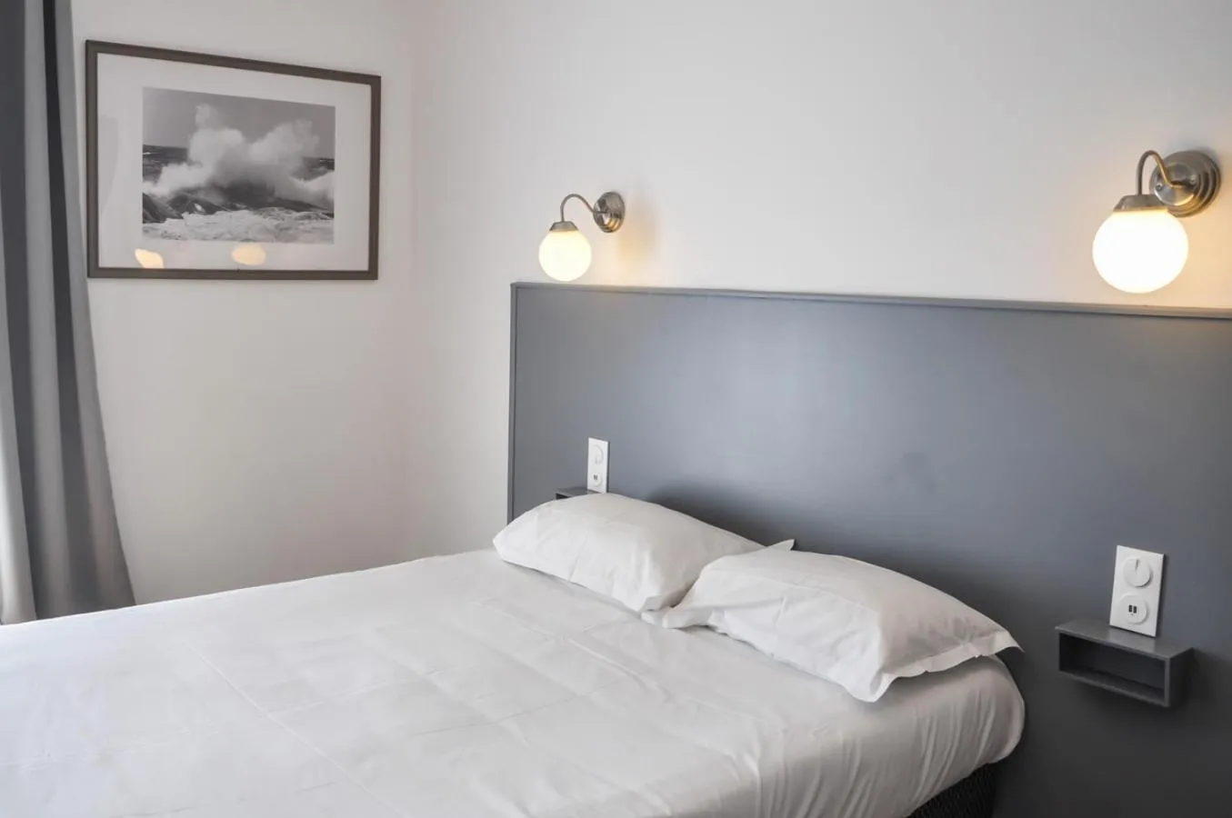 Bedroom, Bed in Hôtel les Arbousiers