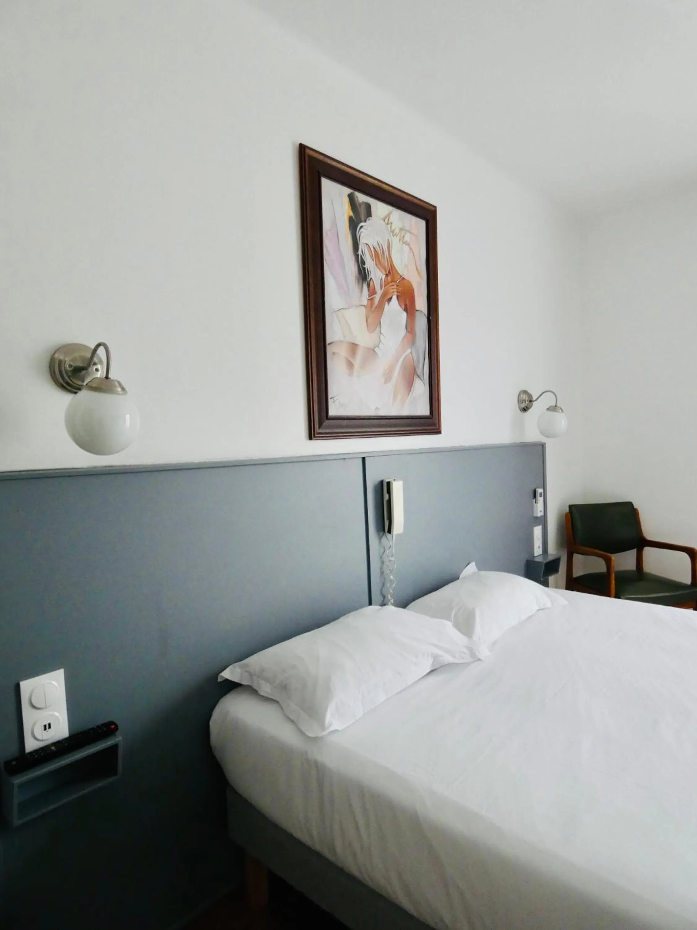 Bedroom, Bed in Hôtel les Arbousiers