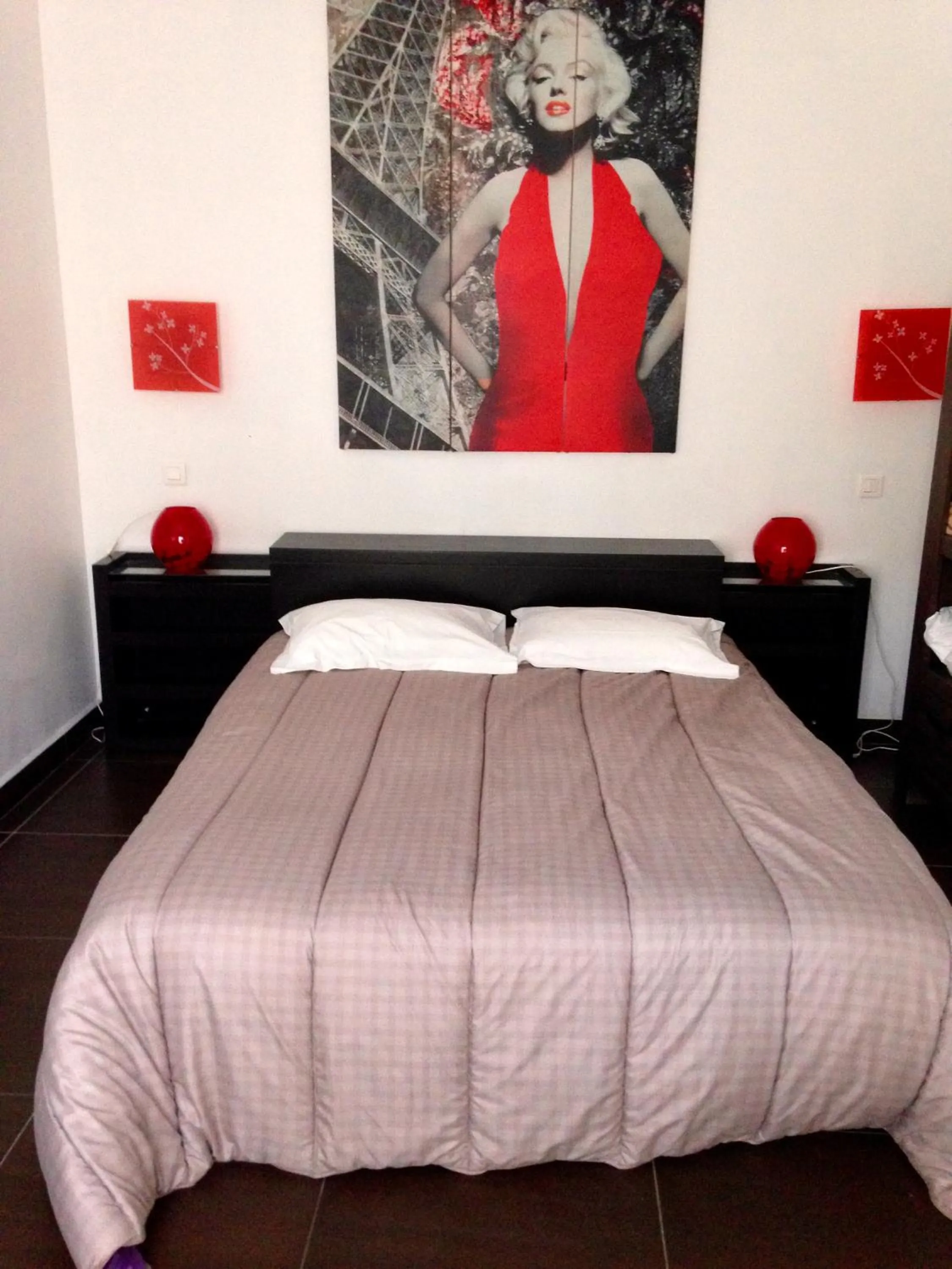 Bedroom, Bed in Hôtel les Arbousiers