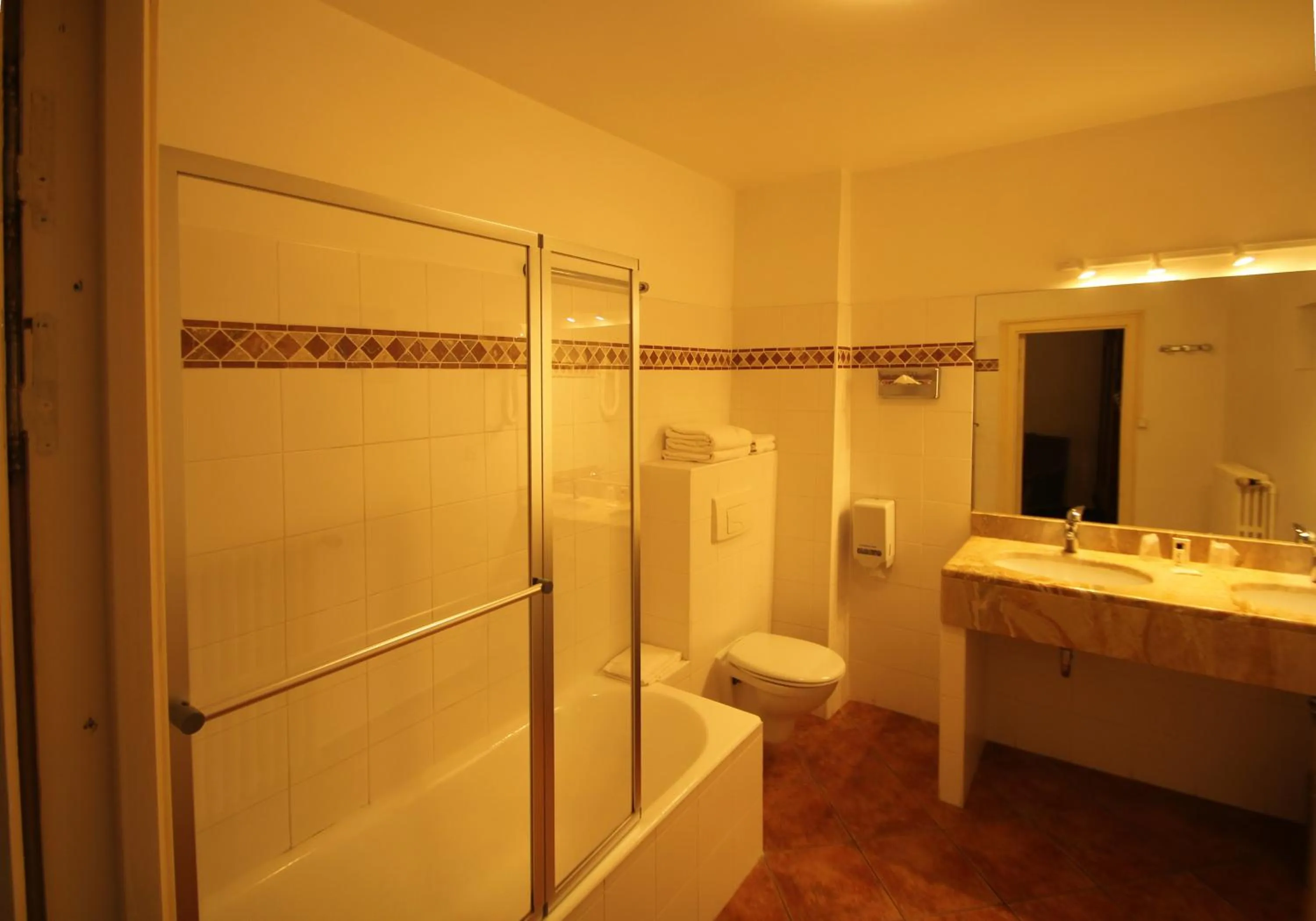 Bathroom in Hostellerie Le Beffroi