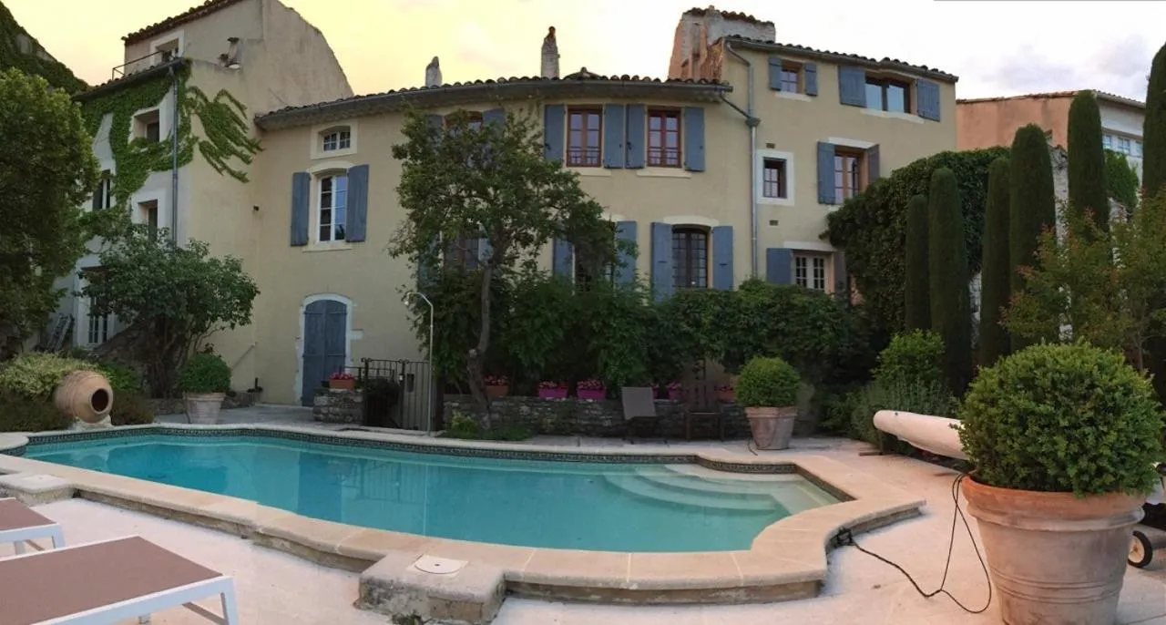 Swimming pool in Hostellerie Le Beffroi