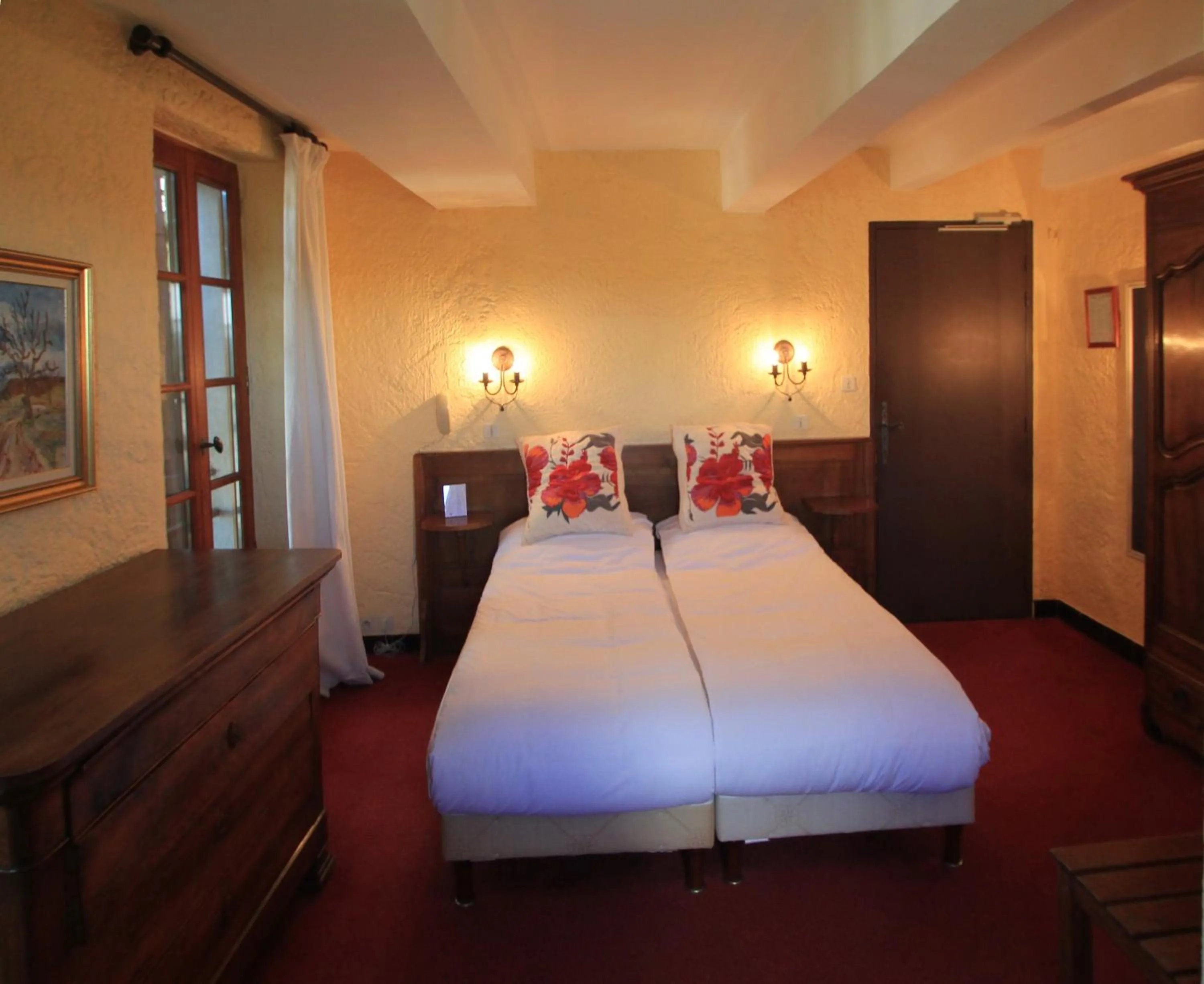 Property building, Bed in Hostellerie Le Beffroi