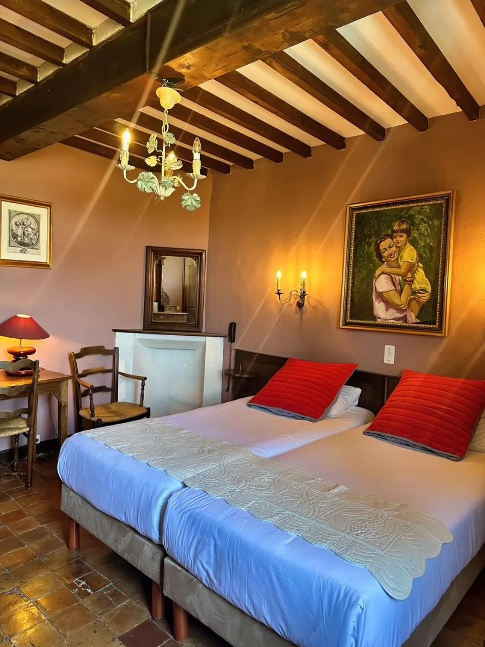 air conditioner, Bed in Hostellerie Le Beffroi