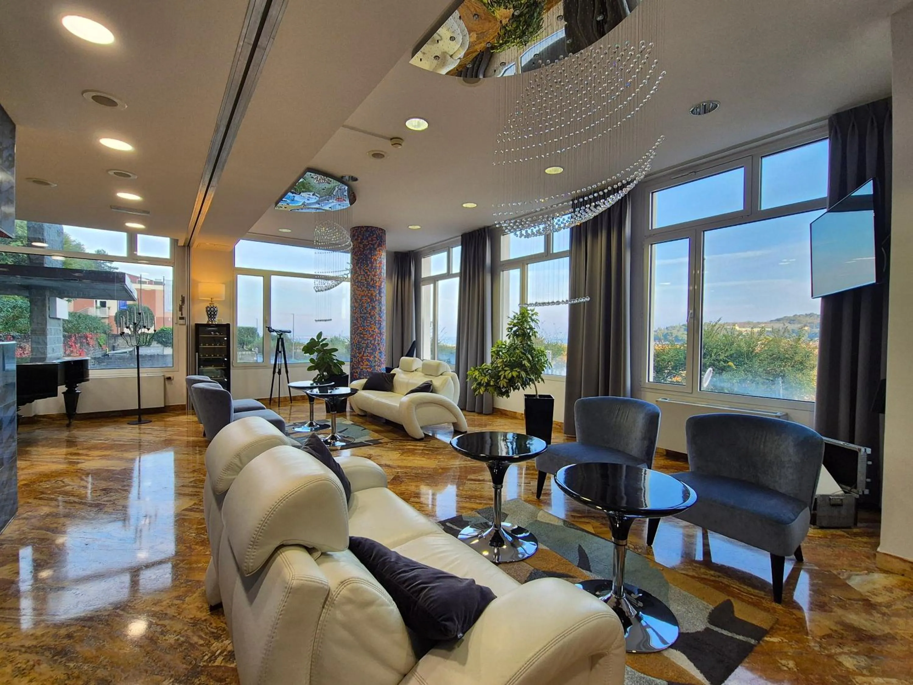 Communal lounge/ TV room in Hotel Oleander - Oleander Resort