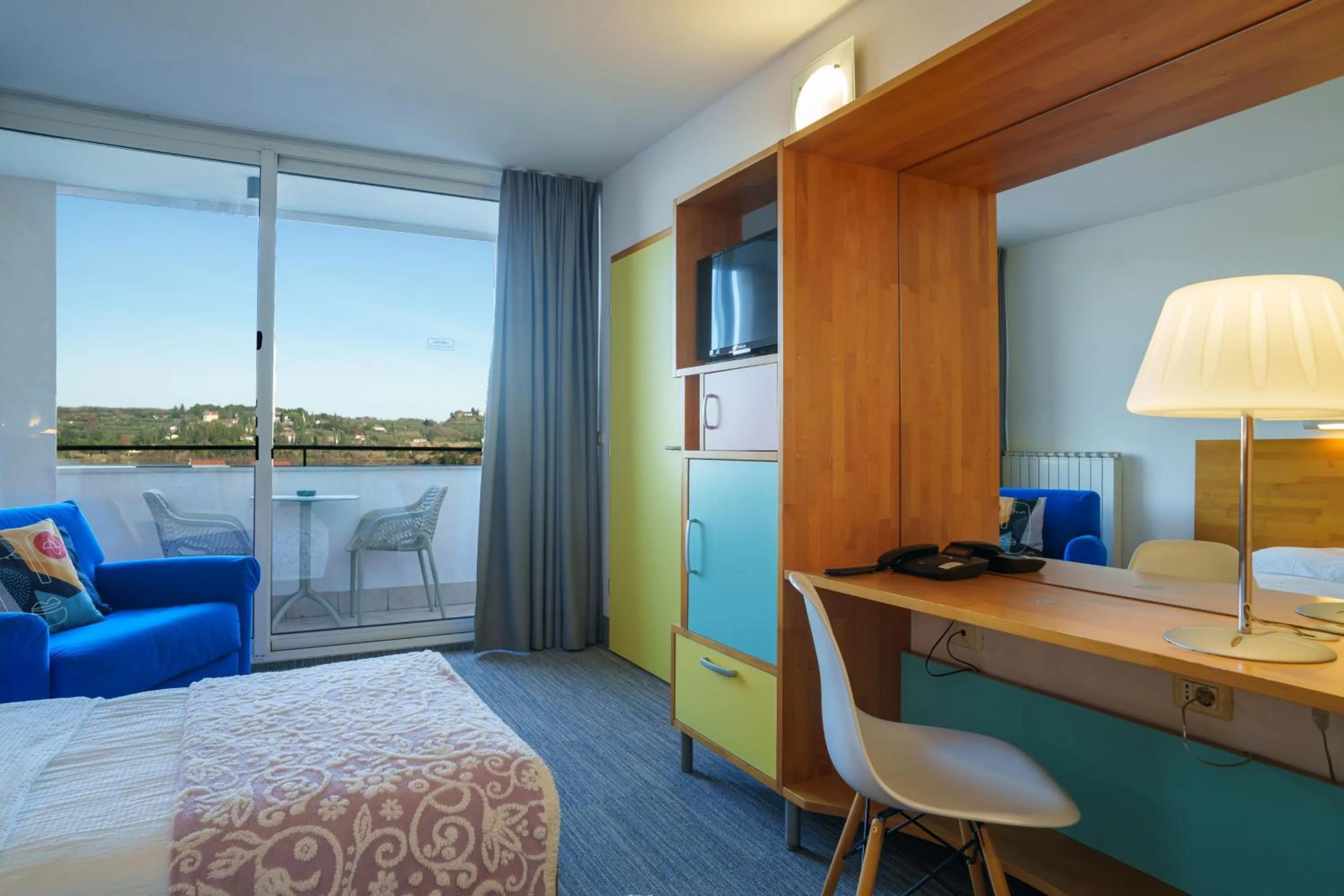 Property building, Bed in Hotel Oleander - Oleander Resort