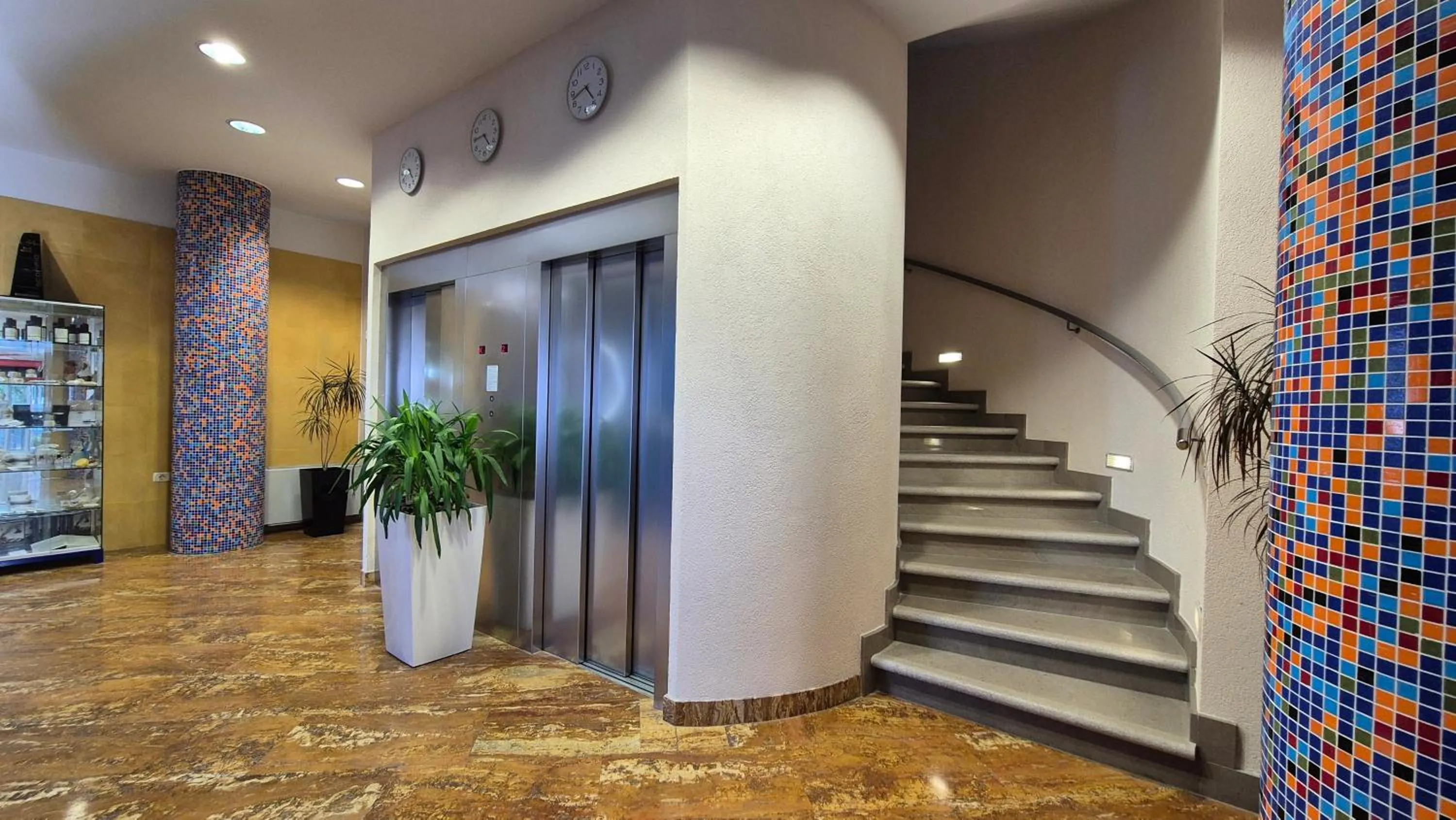 elevator in Hotel Oleander - Oleander Resort