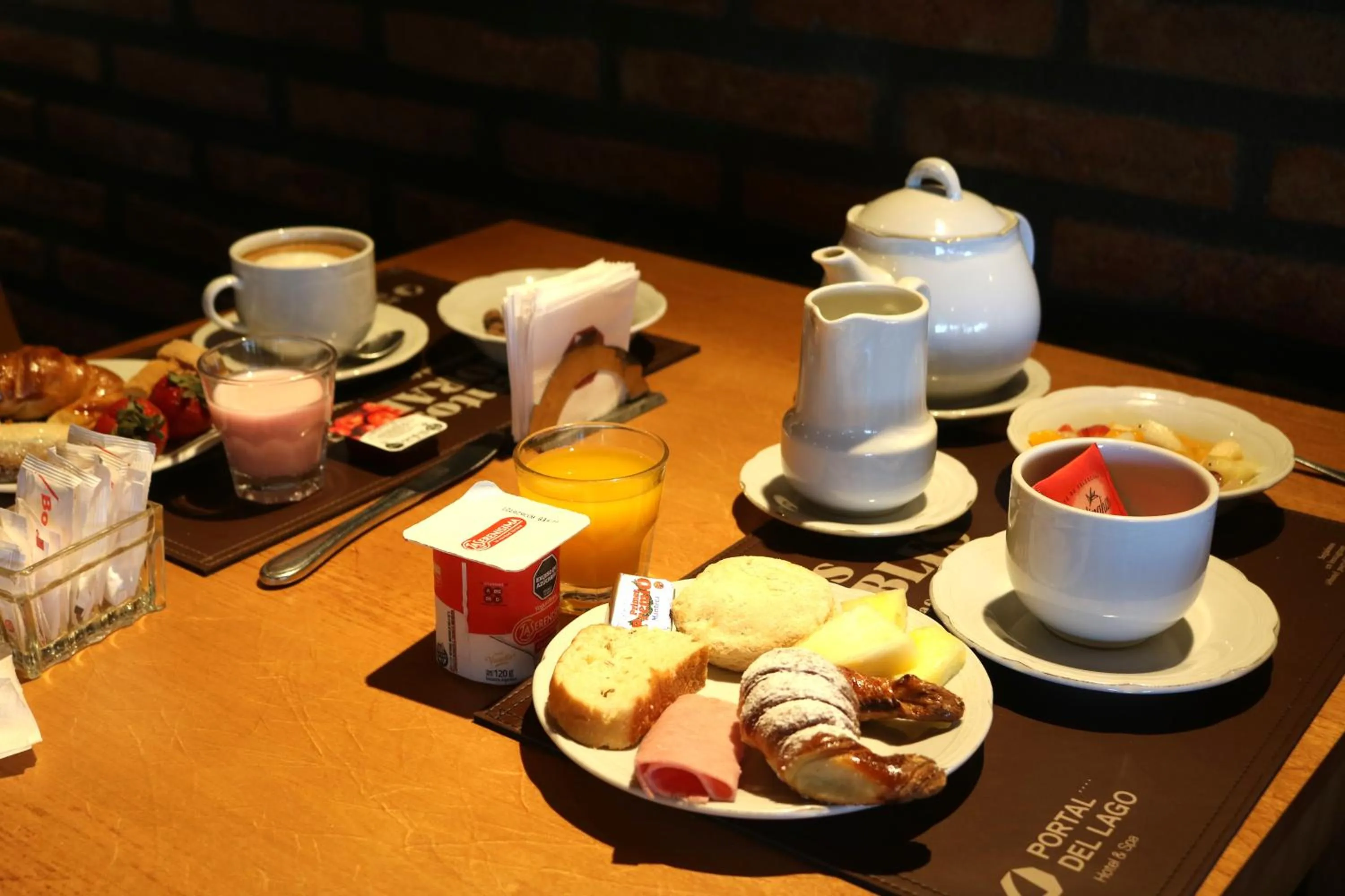 Portal del Lago Hotel