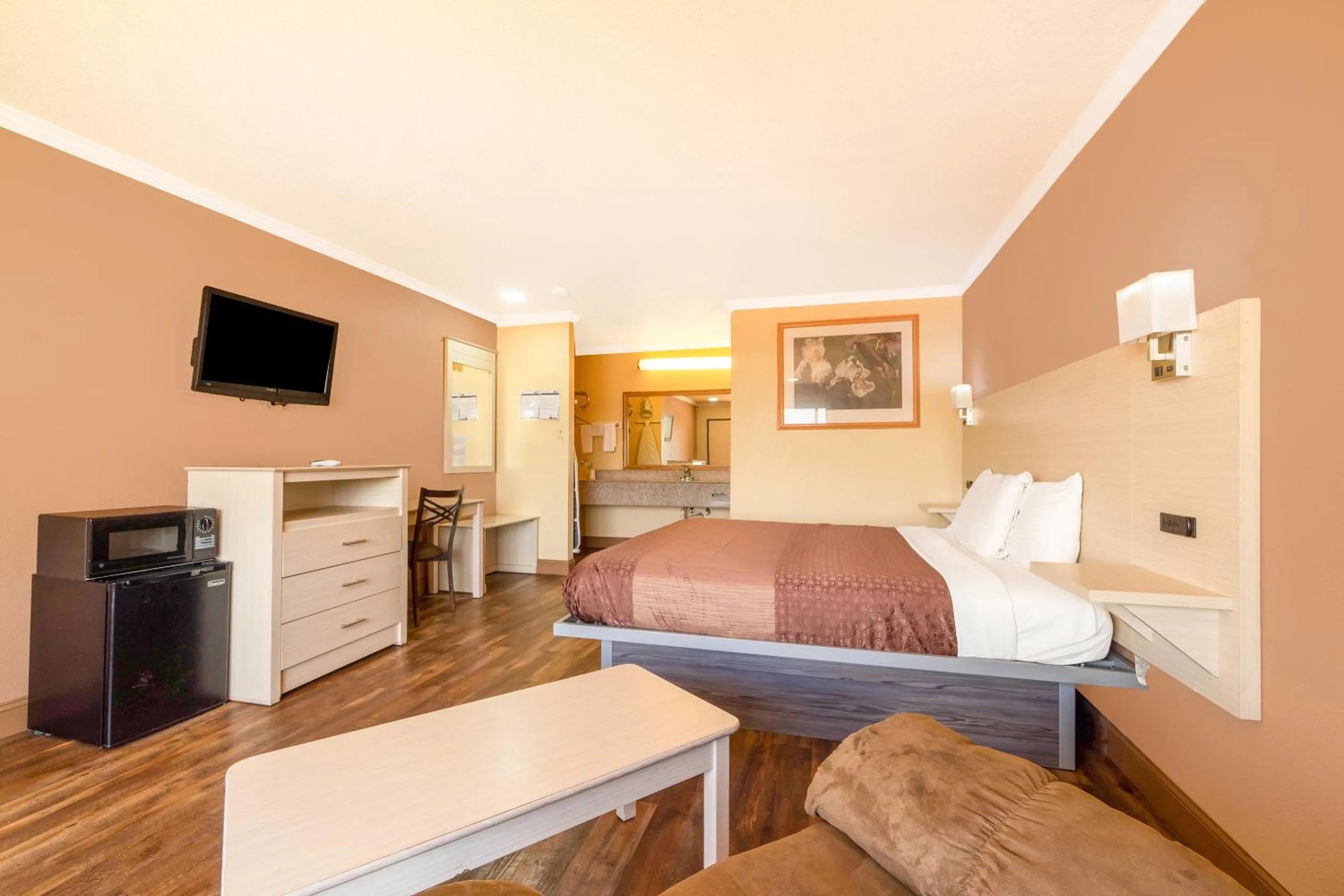 Bedroom in River Valley Motor Inn By OYO La Grange Texas