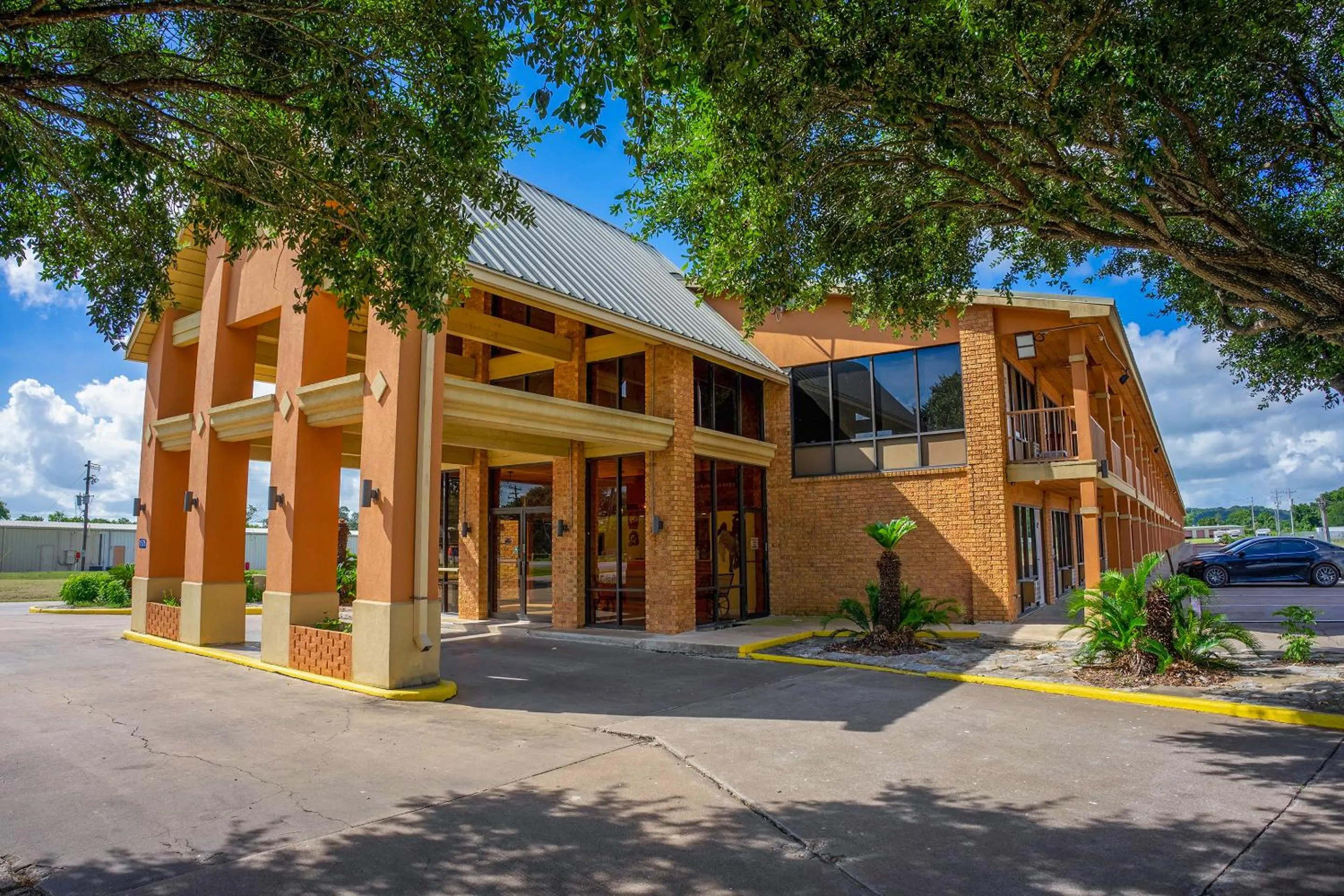 Facade/entrance in River Valley Motor Inn By OYO La Grange Texas