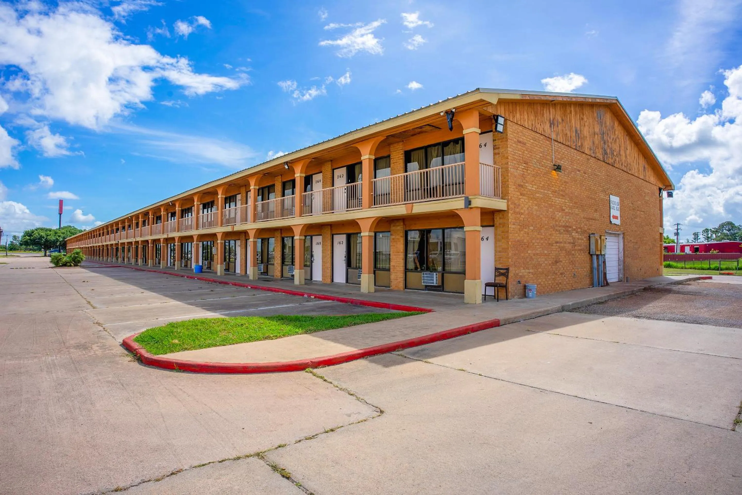 Property building in River Valley Motor Inn By OYO La Grange Texas