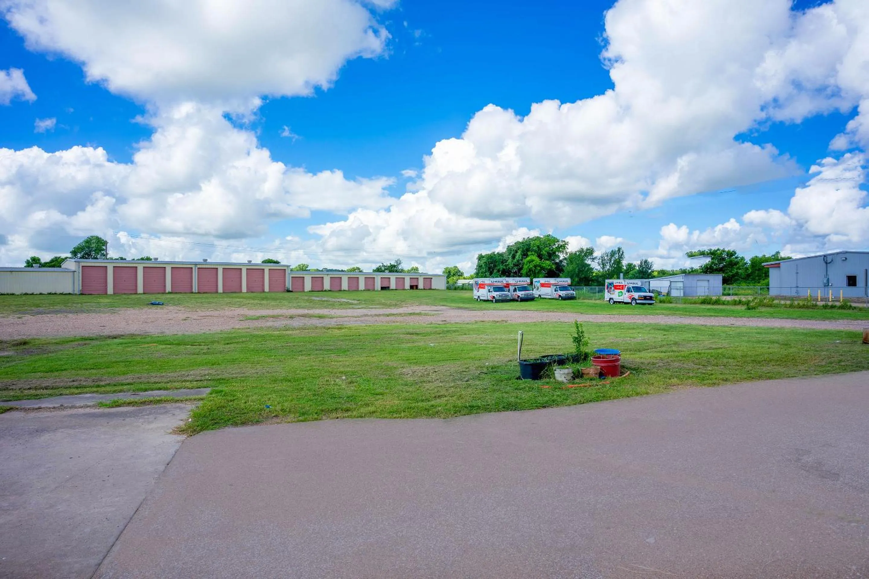 Parking in River Valley Motor Inn By OYO La Grange Texas