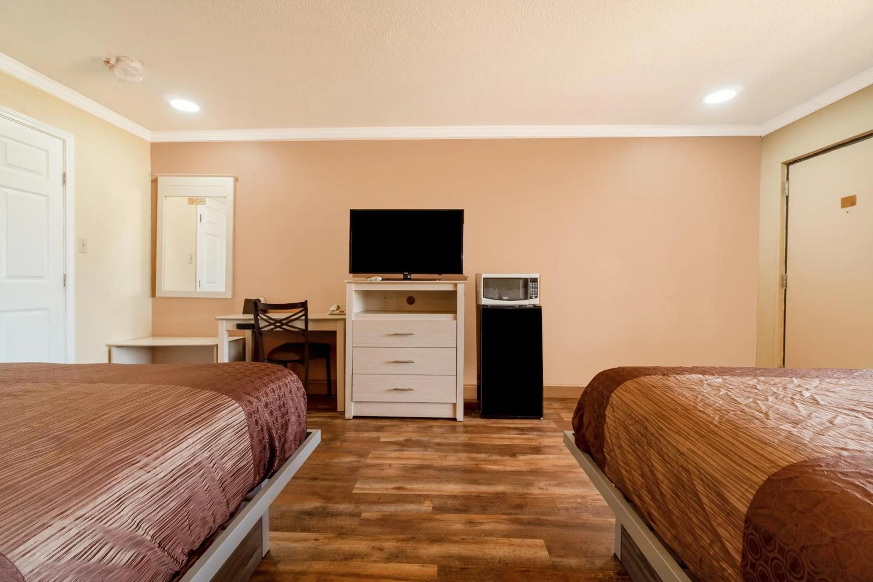 Bedroom in River Valley Motor Inn By OYO La Grange Texas