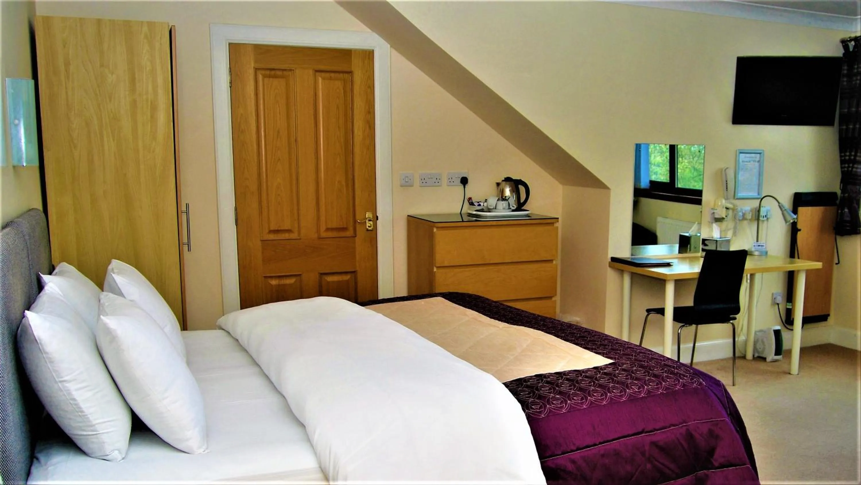 Bedroom, Bed in The Old Schoolhouse Hotel