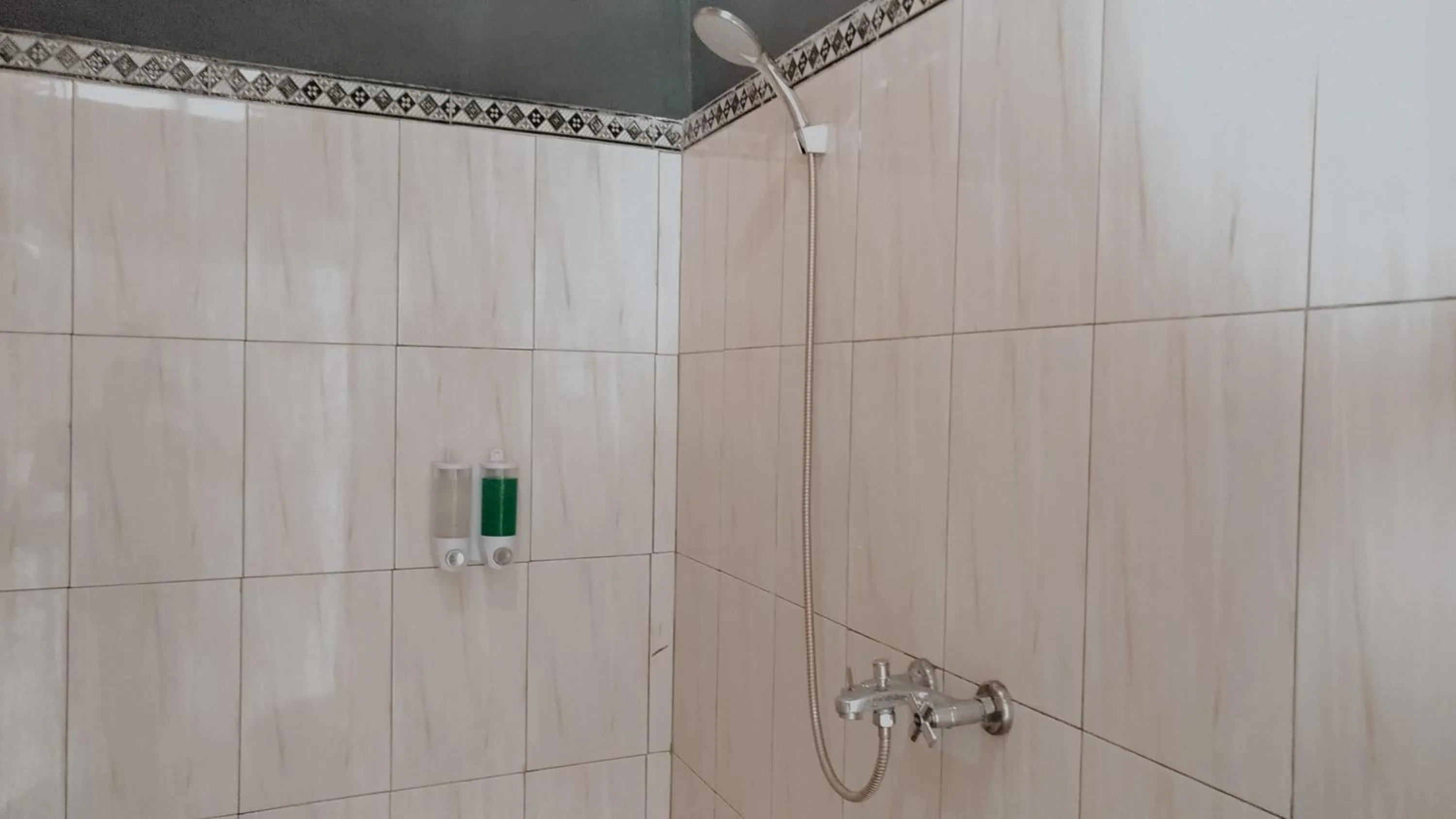 Bathroom in Ginanthi Cottage