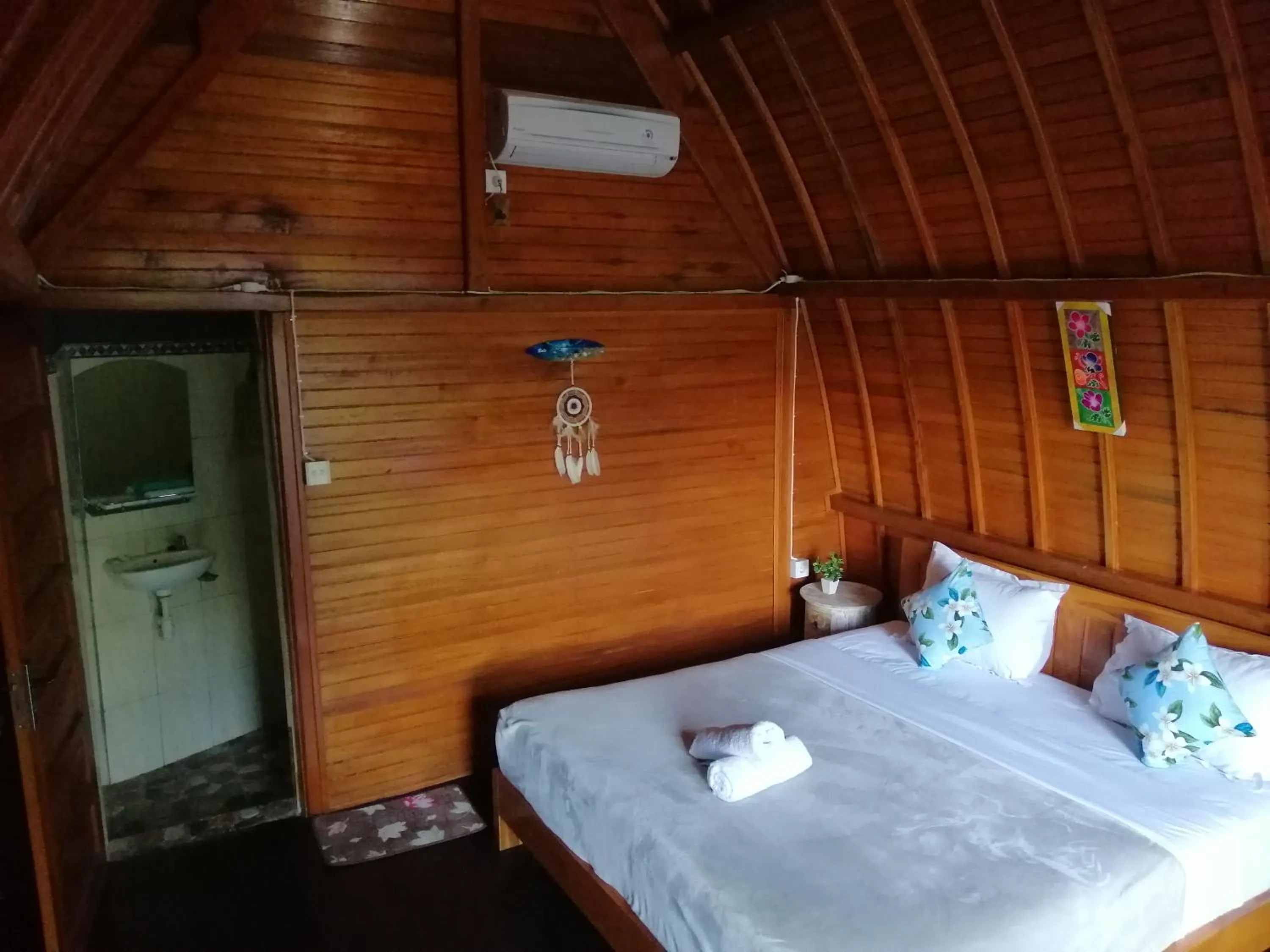 Bed in Ginanthi Cottage