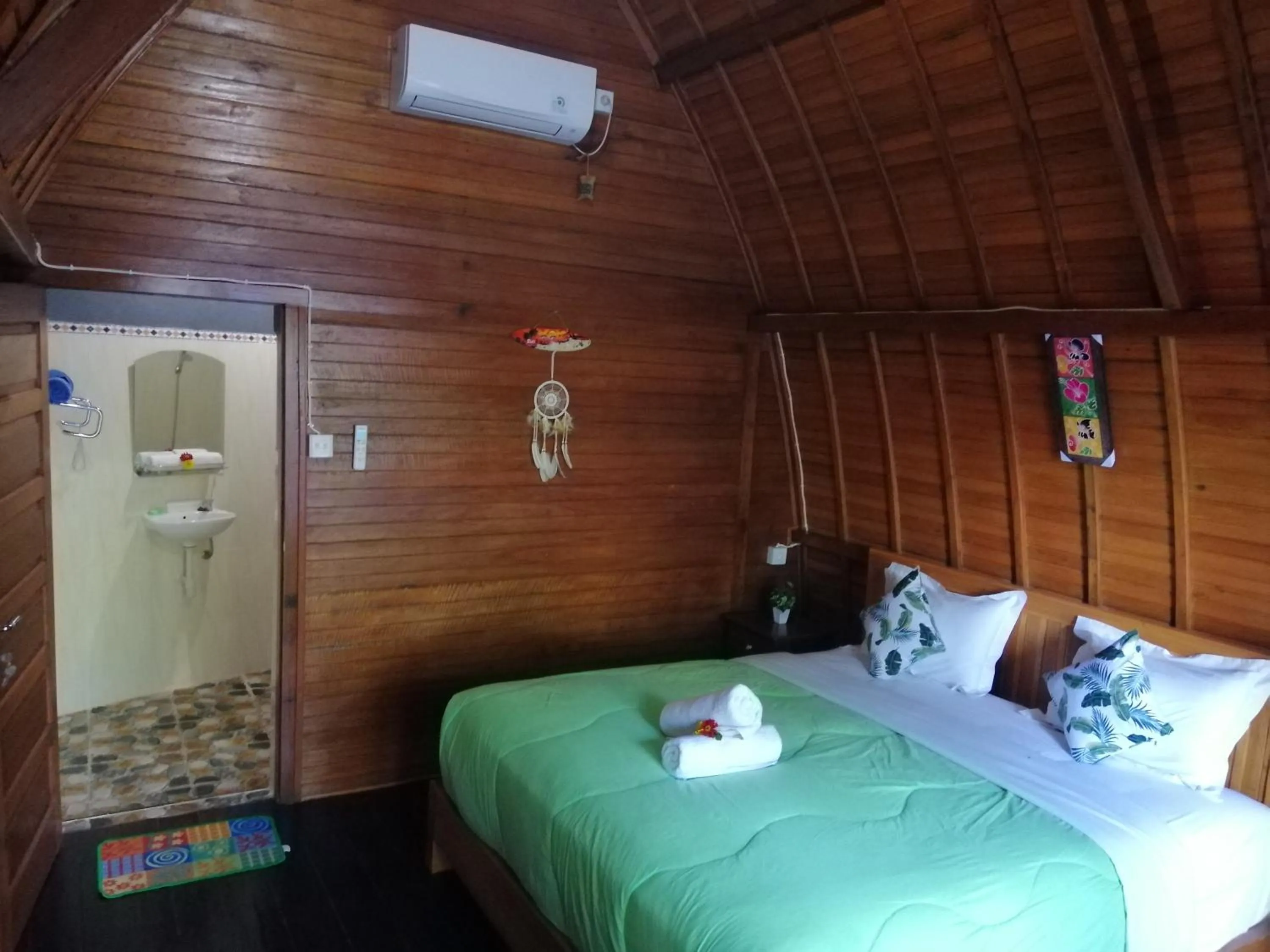 Bed in Ginanthi Cottage