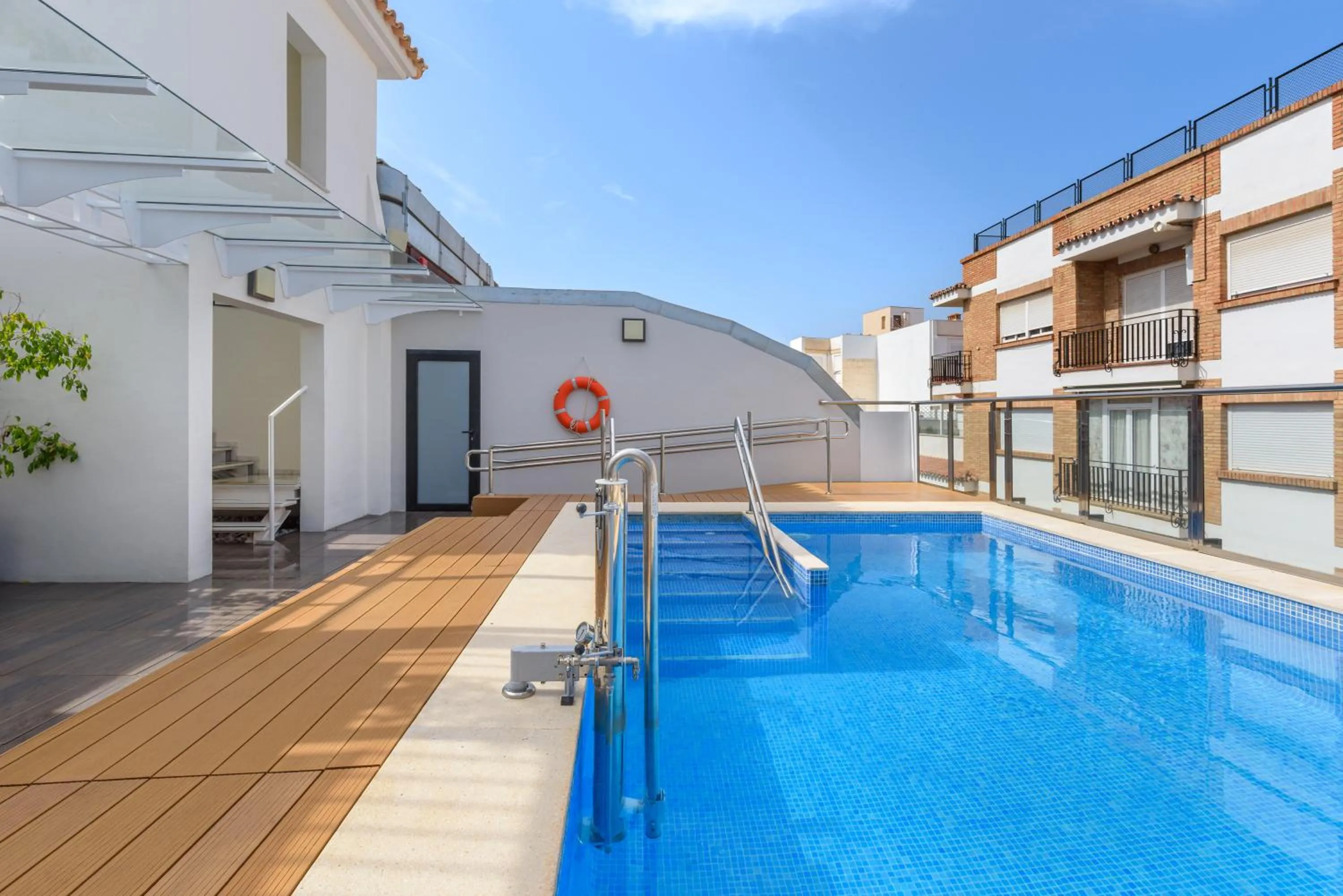 Swimming pool in Exe Málaga Museos
