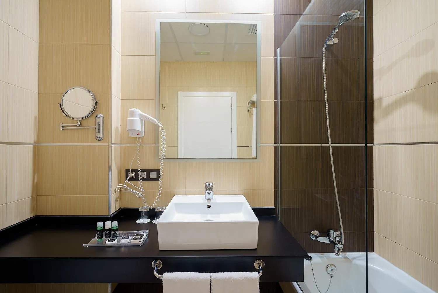 Bathroom in Exe Málaga Museos