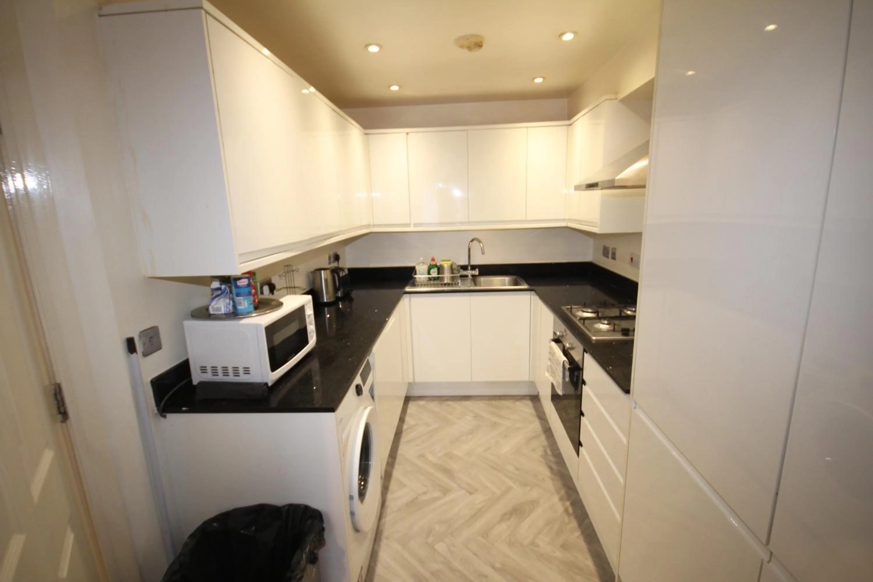 Kitchen or kitchenette in Holden Court Apartment - Apt 1