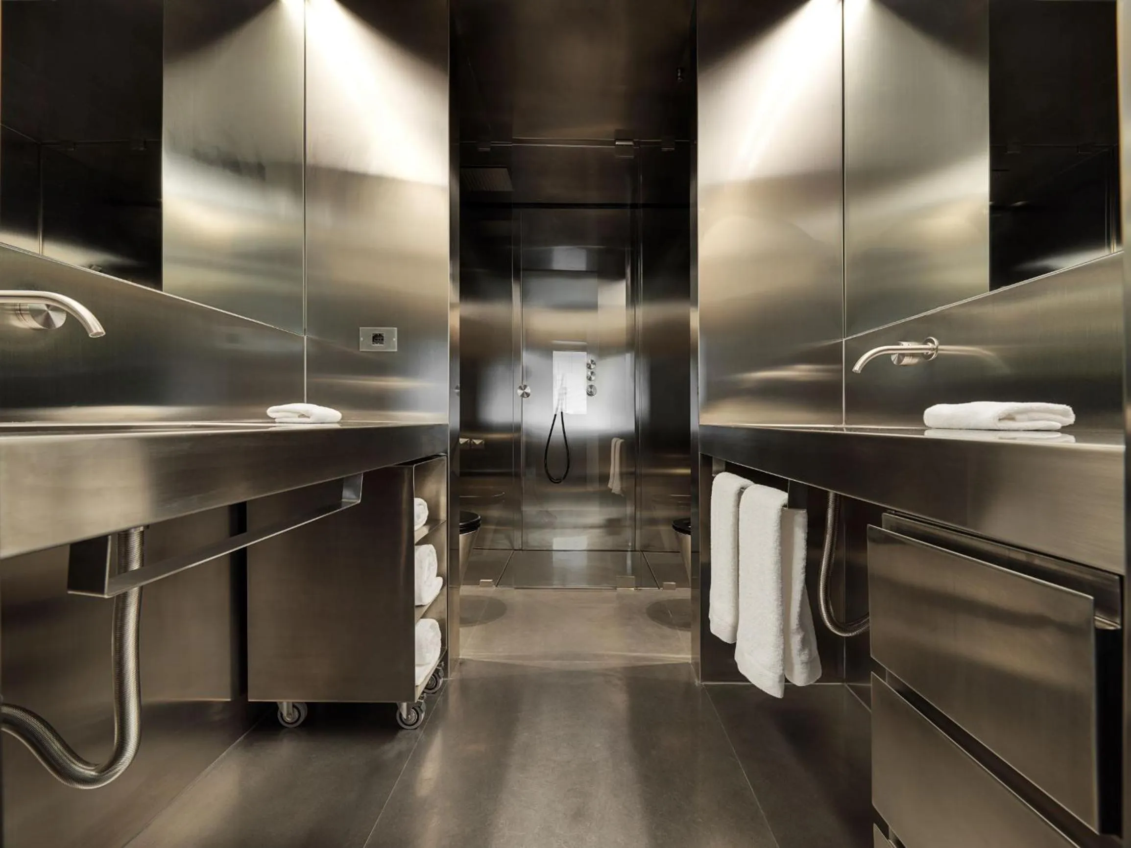 Bathroom in Rhinoceros