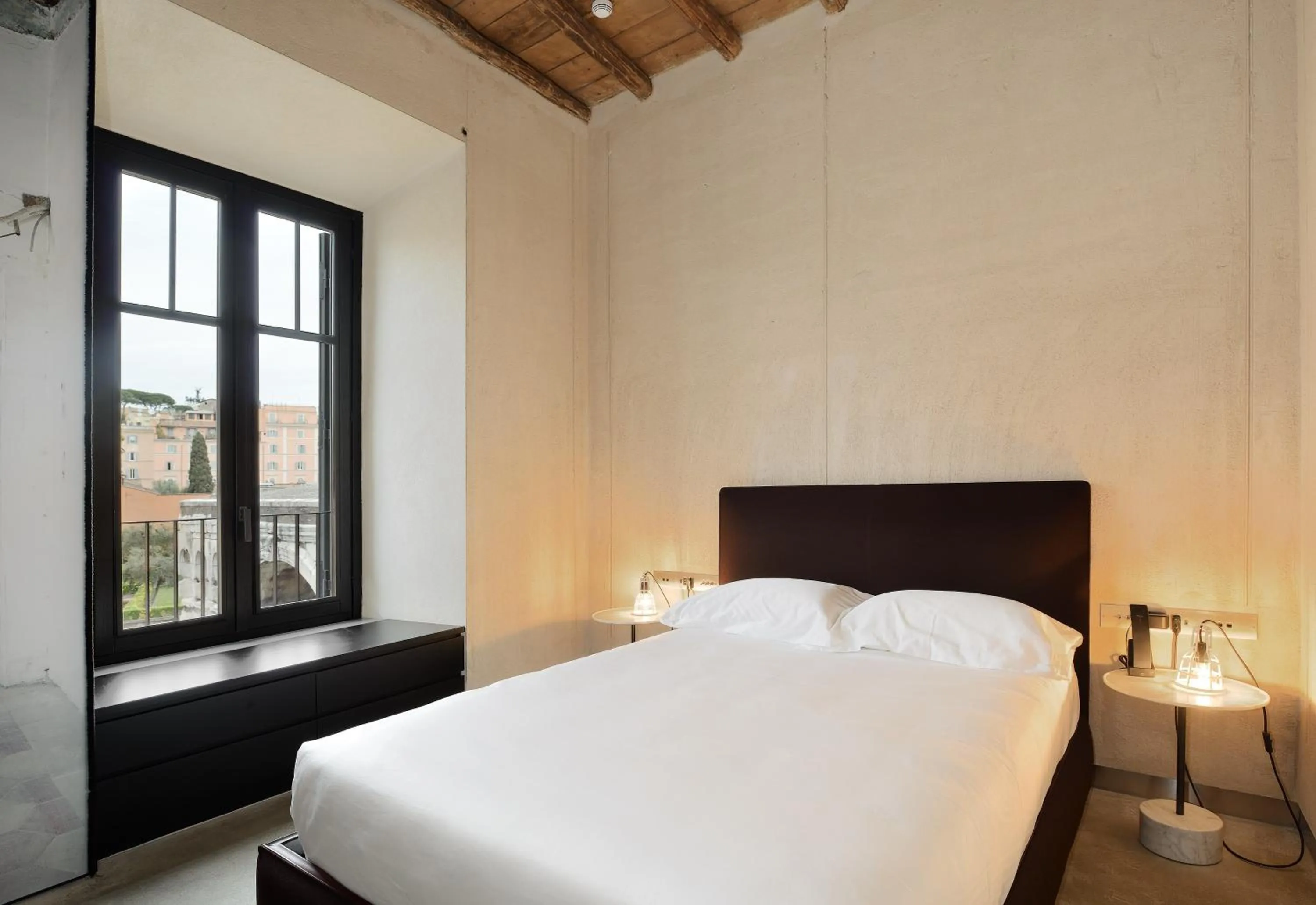 Bedroom, Bed in Rhinoceros