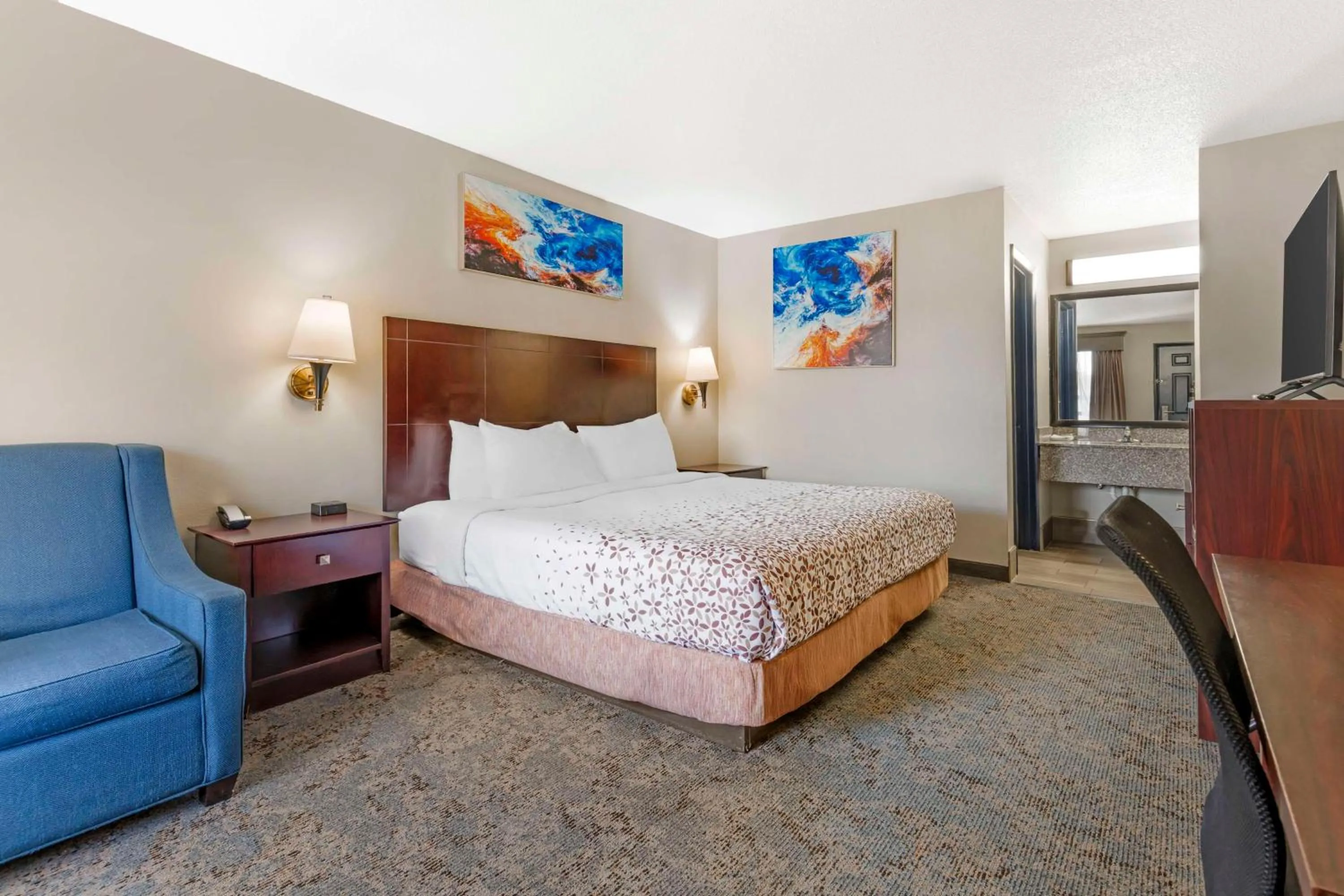 Bedroom, Bed in Best Western Royal Inn