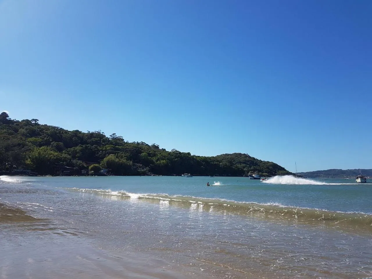 Linda casa no baln. Ponta do papagaio a 100m do mar