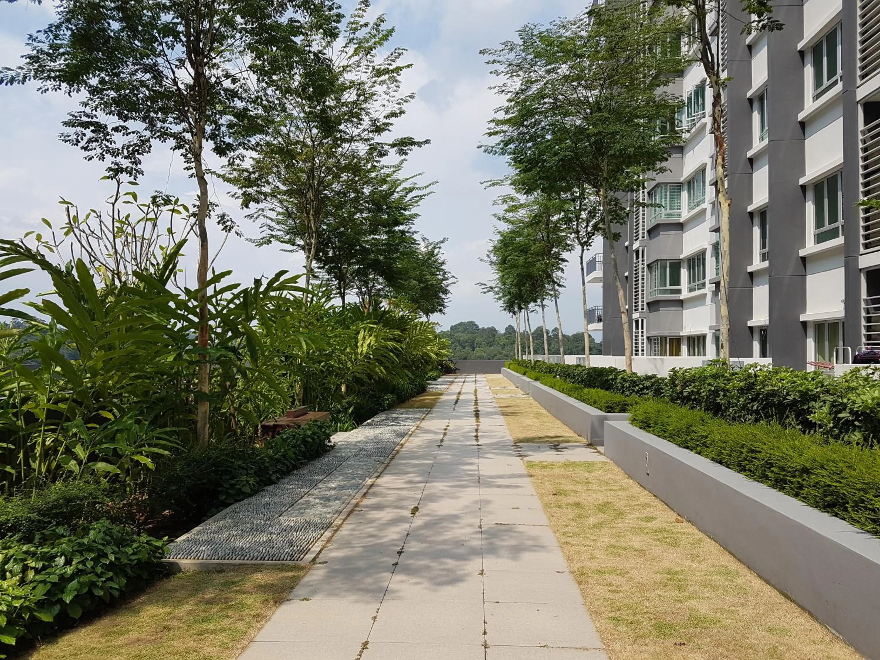 Garden in Southville Stay @ Savanna Executive Suite