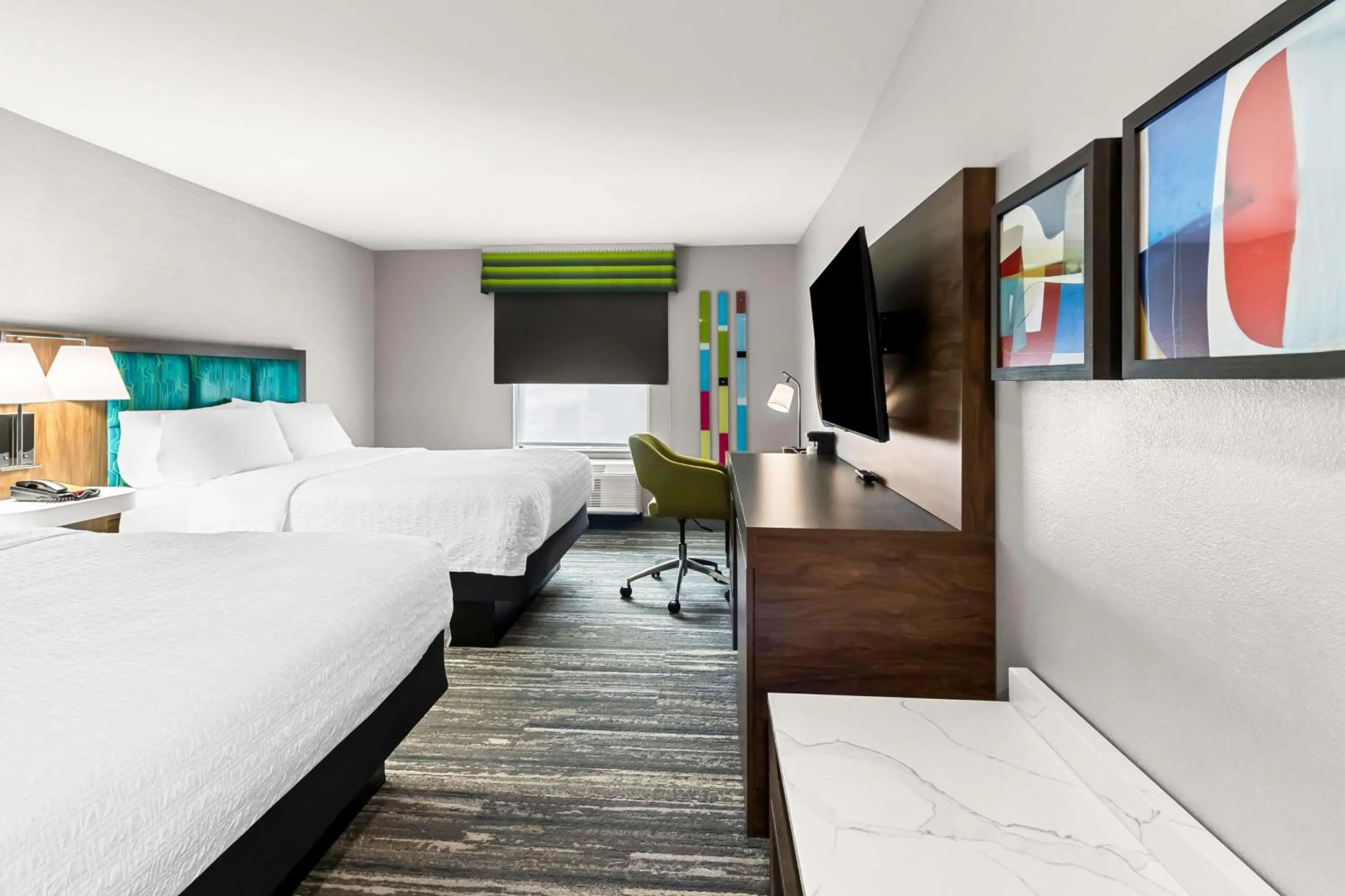 Bedroom, Bed in Hampton Inn by Hilton Dayton South