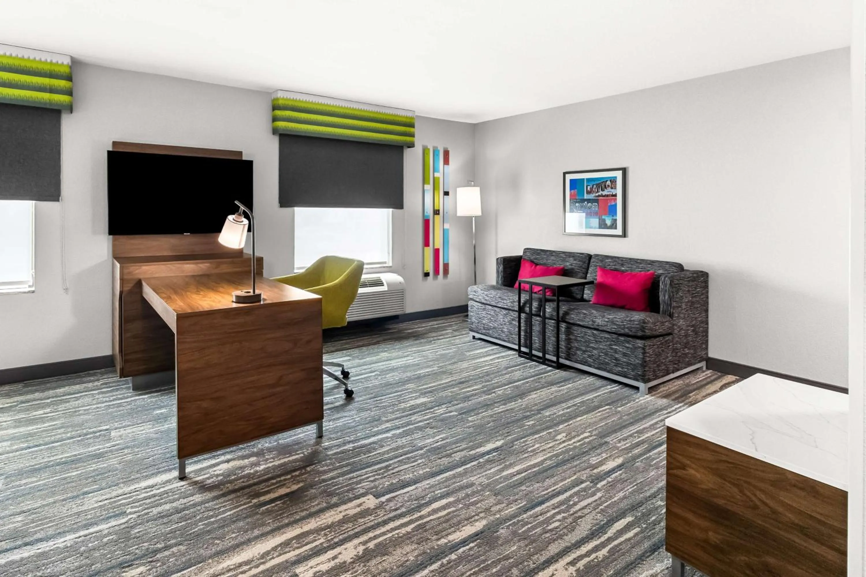 Bedroom in Hampton Inn by Hilton Dayton South