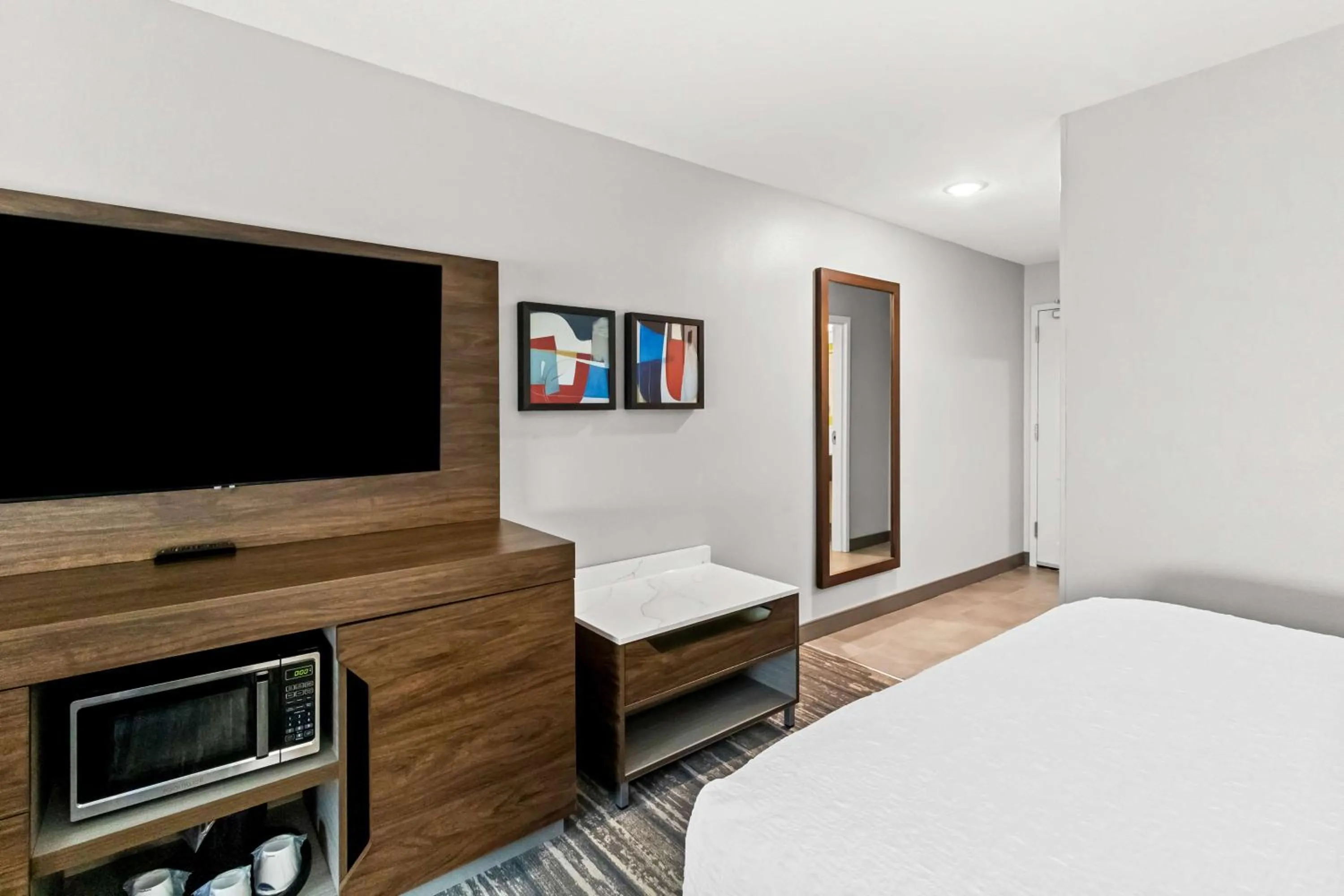 Bed in Hampton Inn by Hilton Dayton South