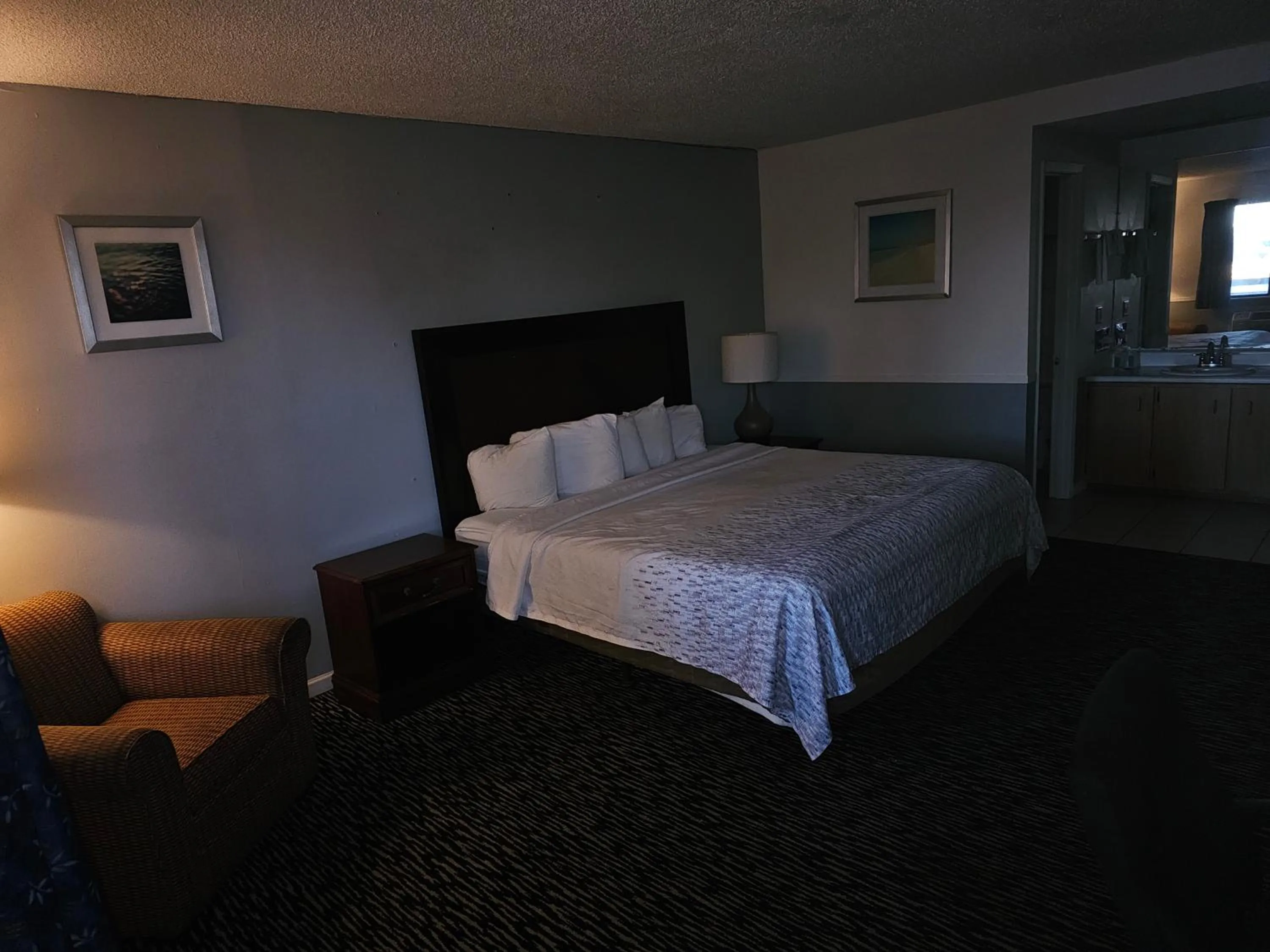 Bed in Hawk's Nest Lodge