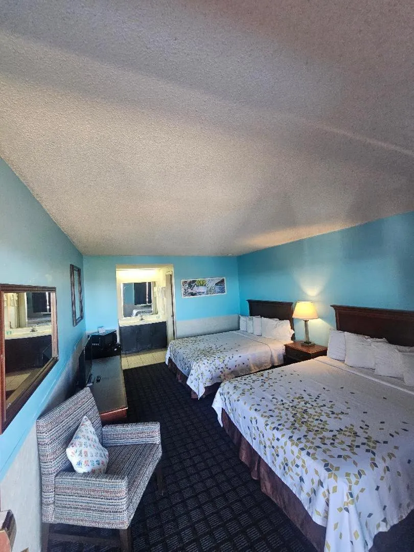 Bed in Hawk's Nest Lodge