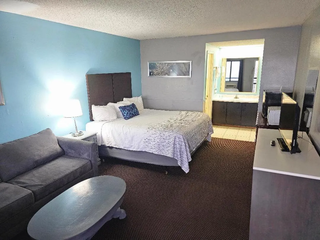 Bed in Hawk's Nest Lodge