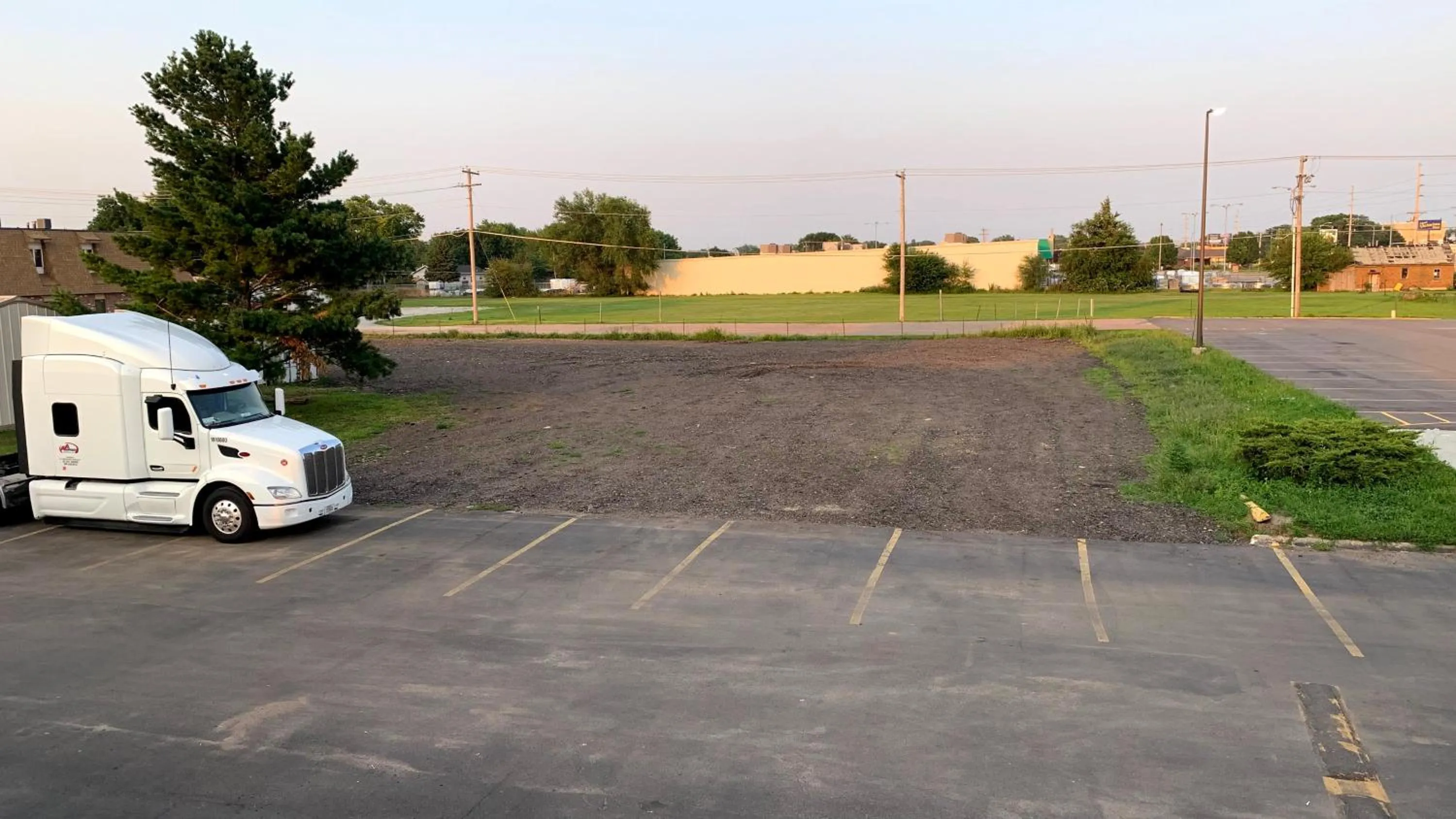 Parking in Norfolk Country Inn and Suites