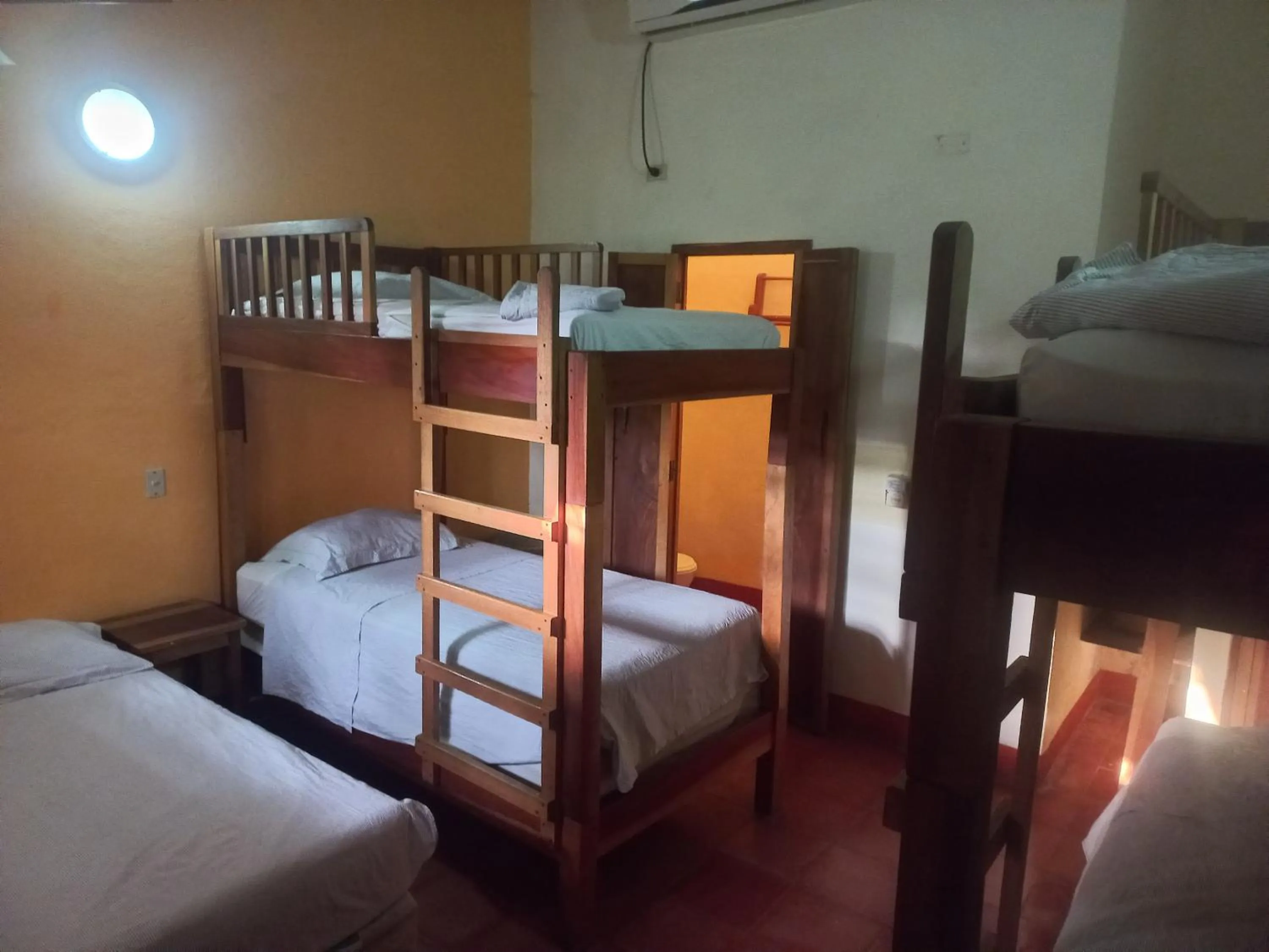 Shower in Hotel Casa Barcelona