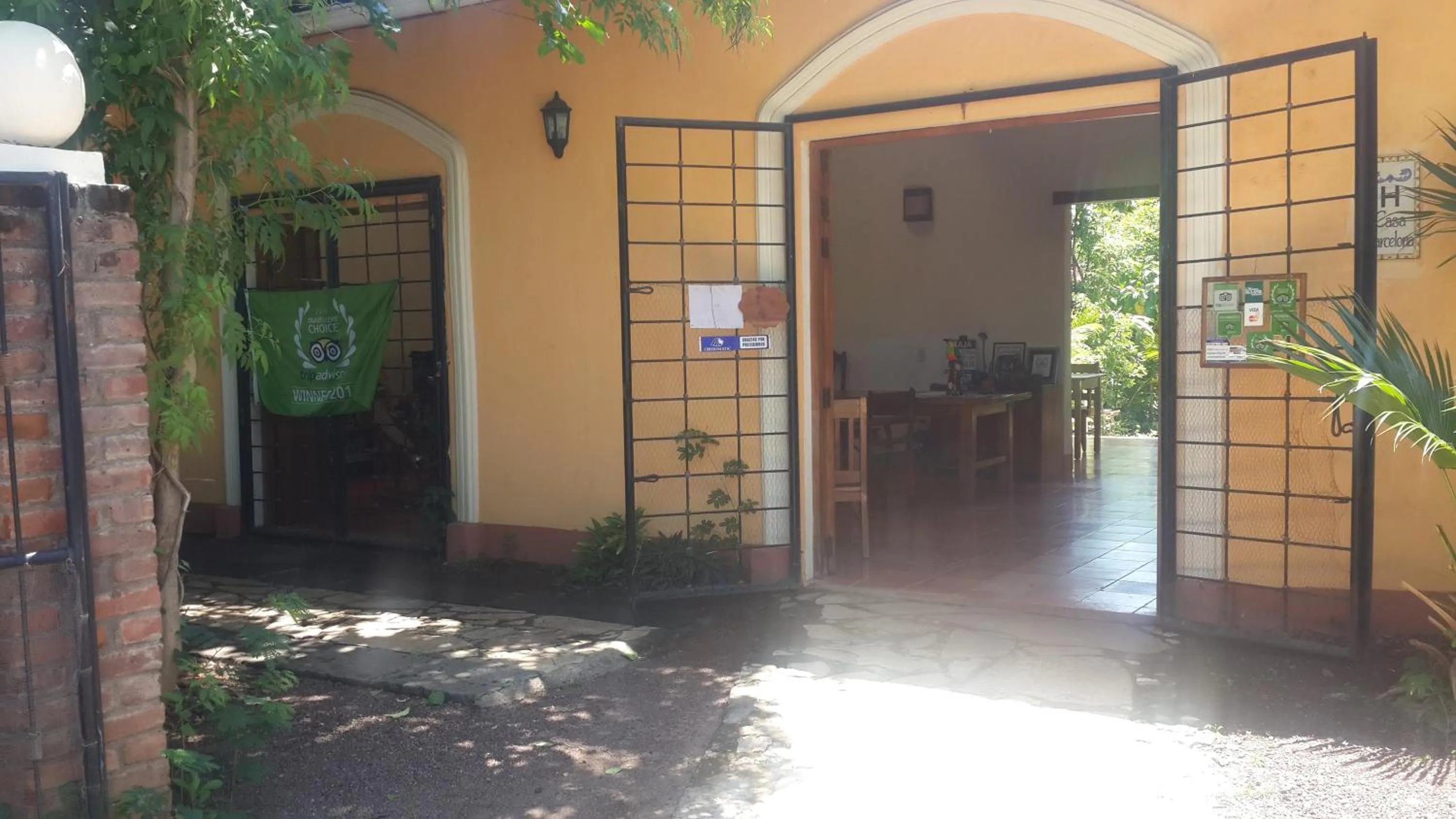 Facade/entrance in Hotel Casa Barcelona