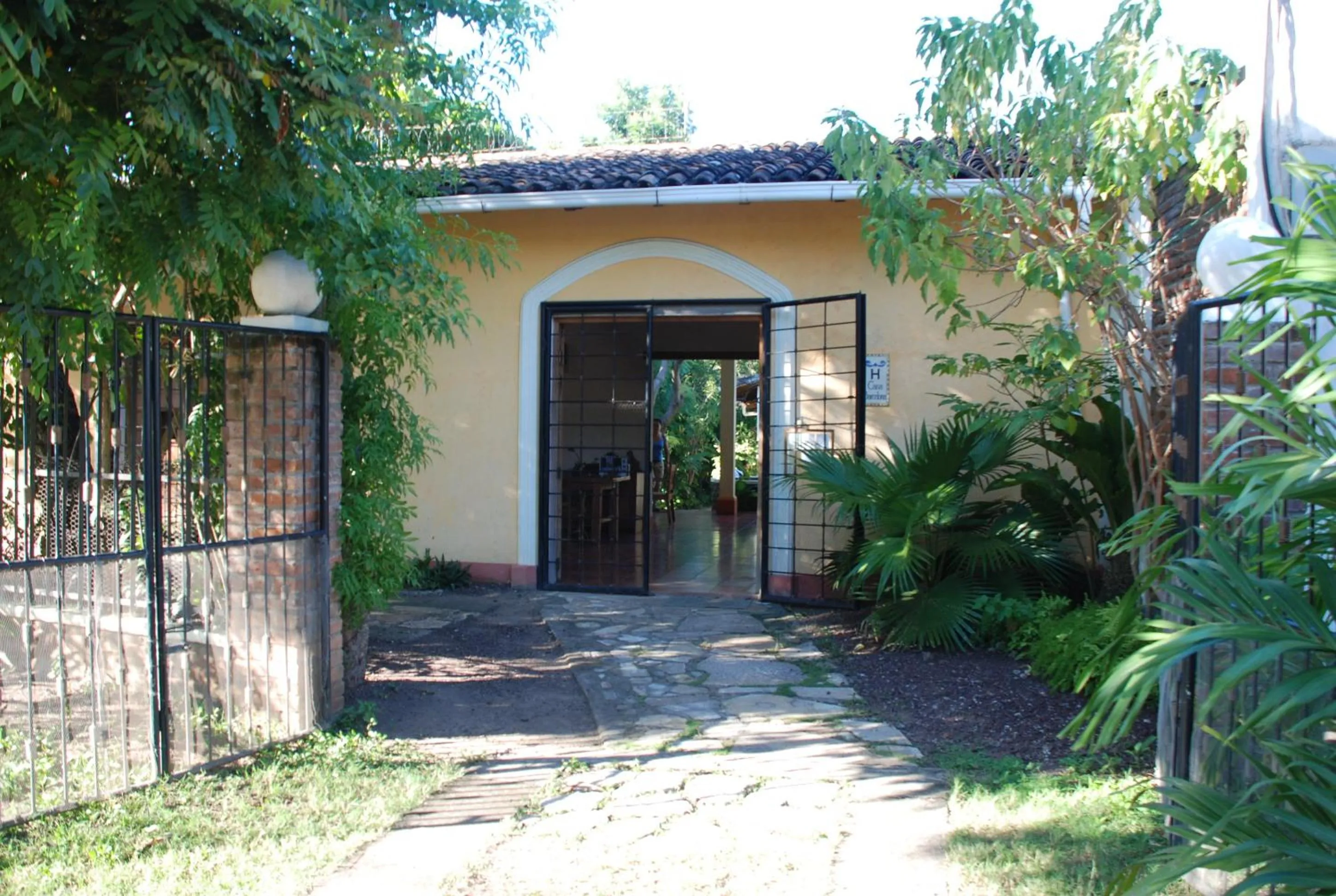 Facade/entrance in Hotel Casa Barcelona