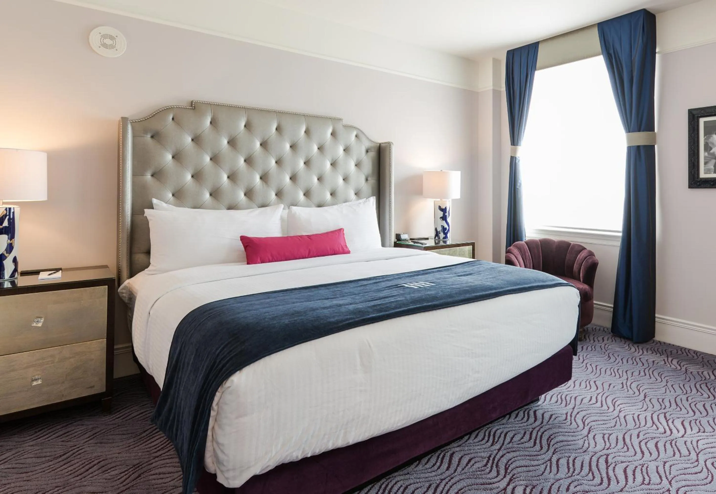 Photo of the whole room, Bed in The Read House Hotel