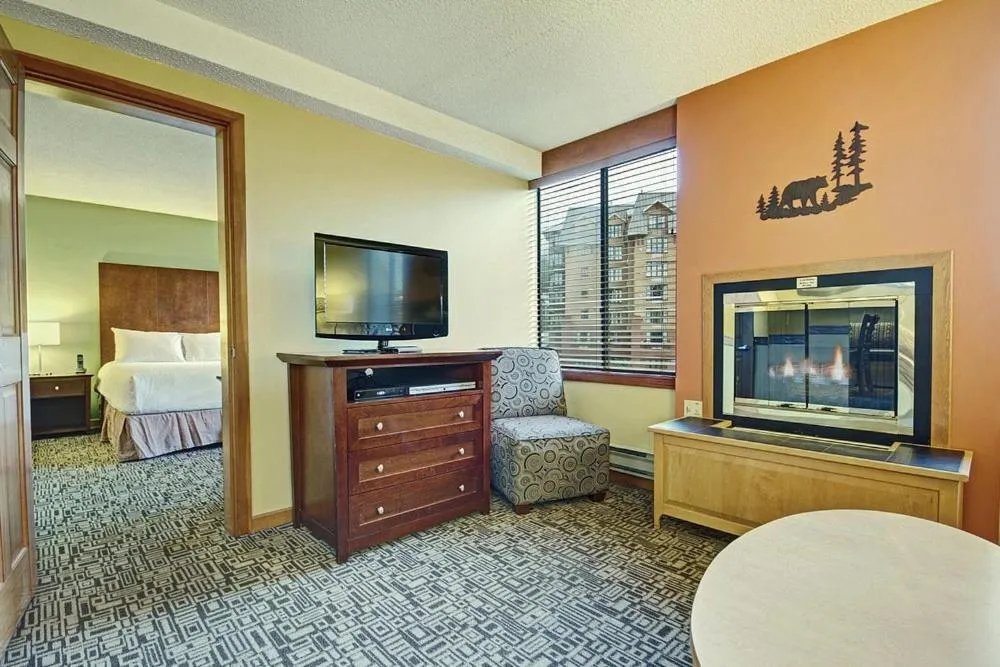 TV and multimedia, Bed in Mountain Side Hotel Whistler by Executive