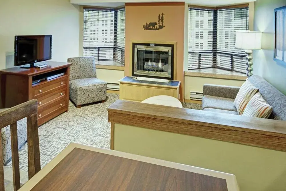 Mountain Lodge Loft Family Suite in Mountain Side Hotel Whistler by Executive Mountain Lodge Loft Family Suite in Mountain Side Hotel Whistler by Executive