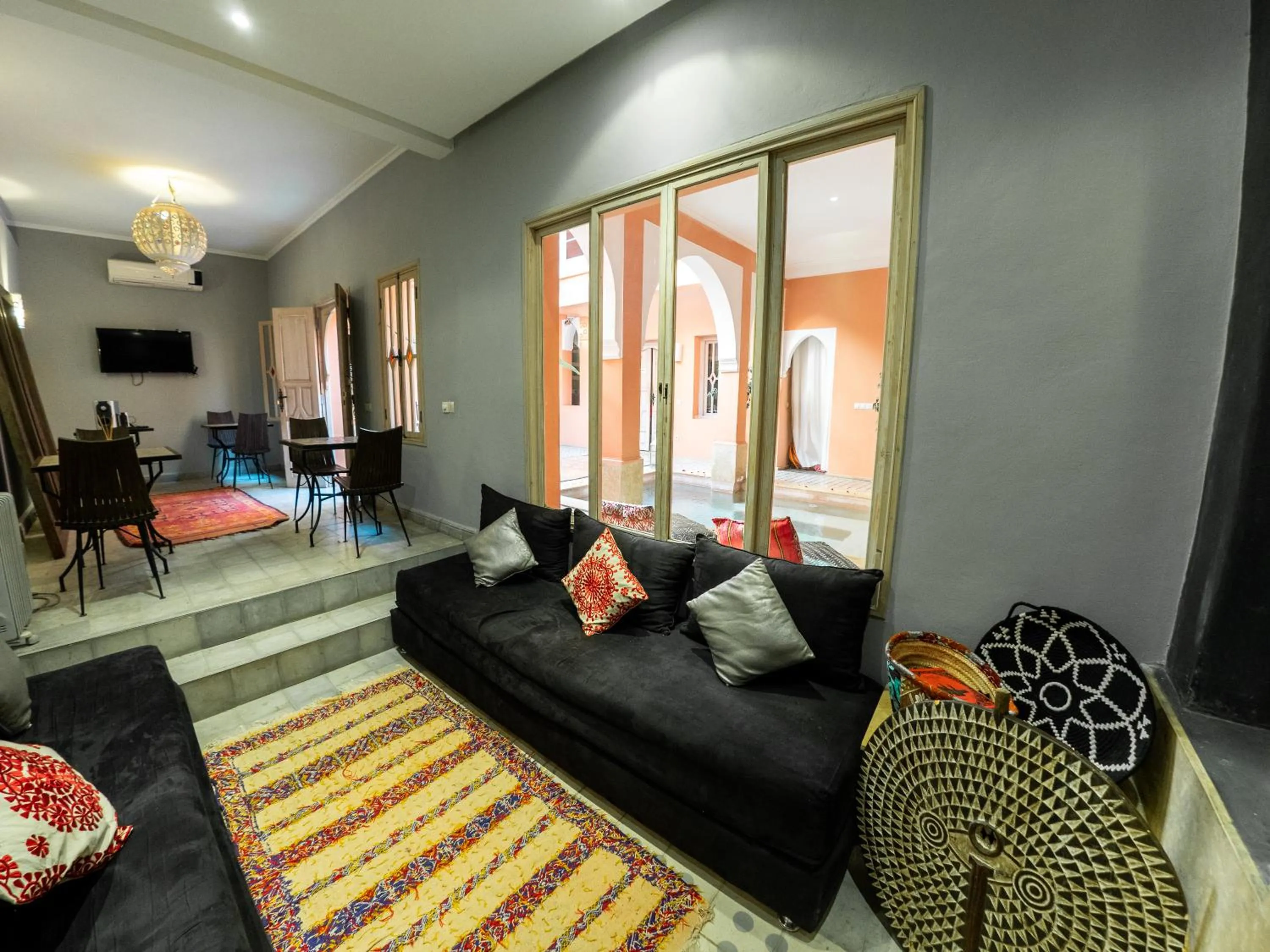 Communal lounge/ TV room in Riad Tahani