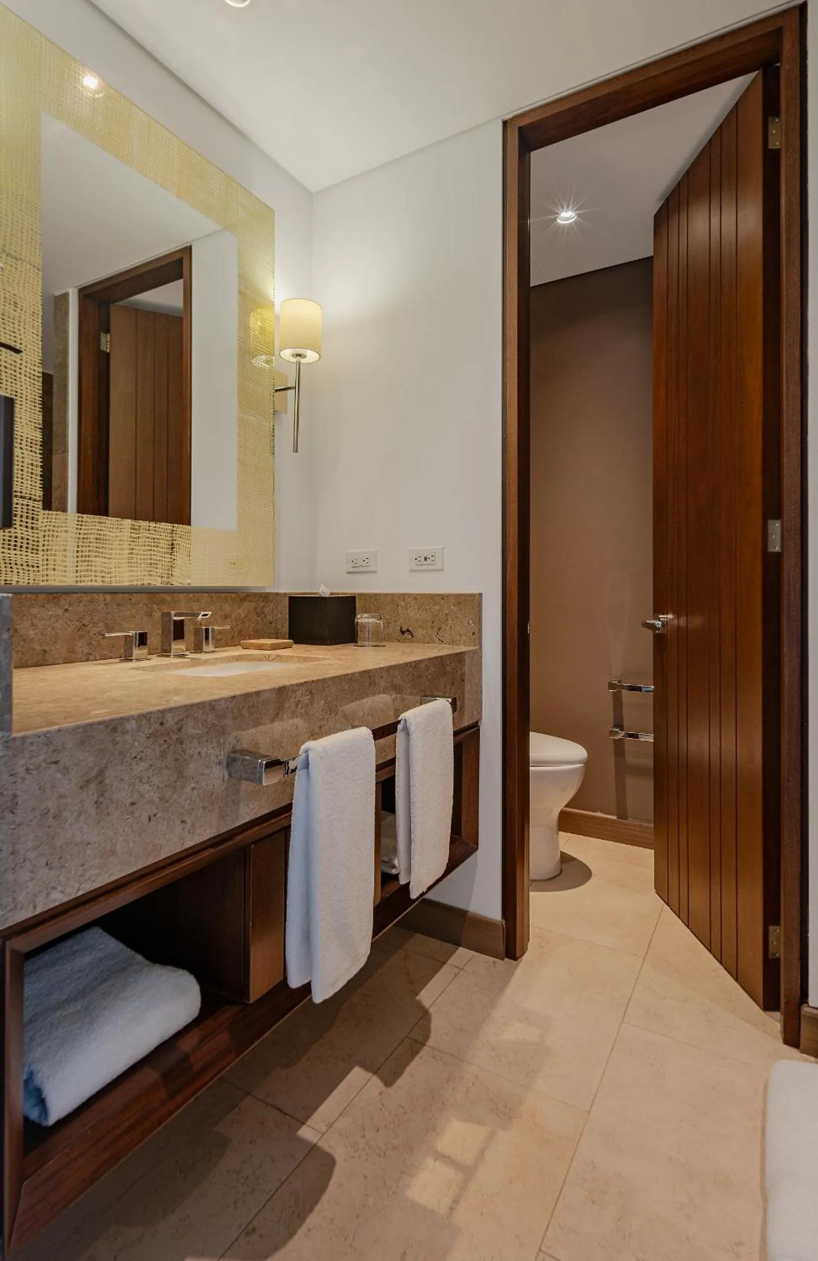 Bathroom in Hotel Chico 97 By OxoHotel