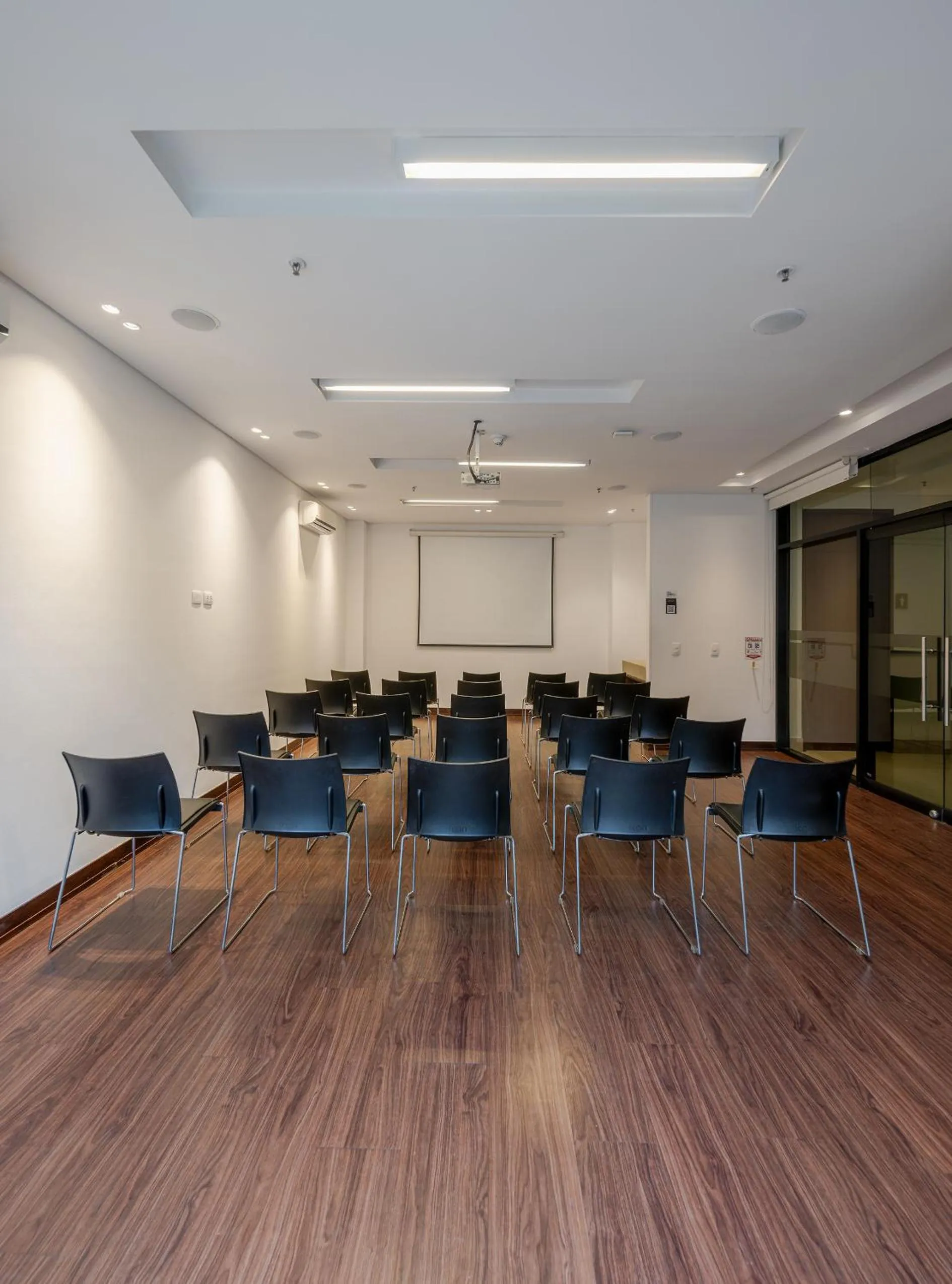 Meeting/conference room in Hotel Chico 97 By OxoHotel