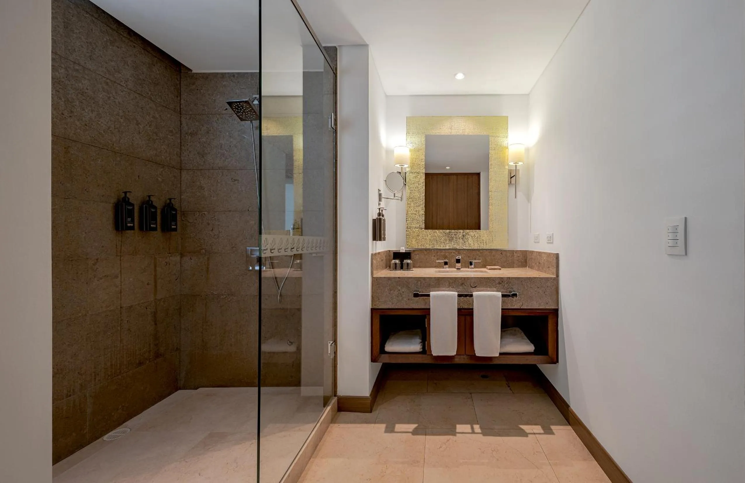 Bathroom in Hotel Chico 97 By OxoHotel