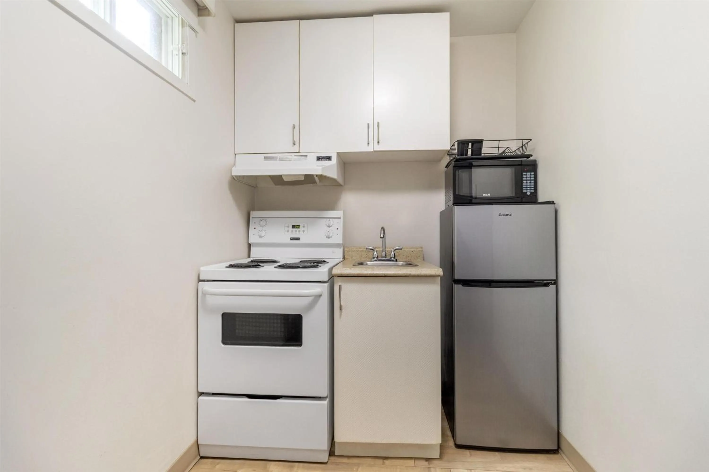 Photo of the whole room in Dannys Suites, SureStay Collection by Best Western