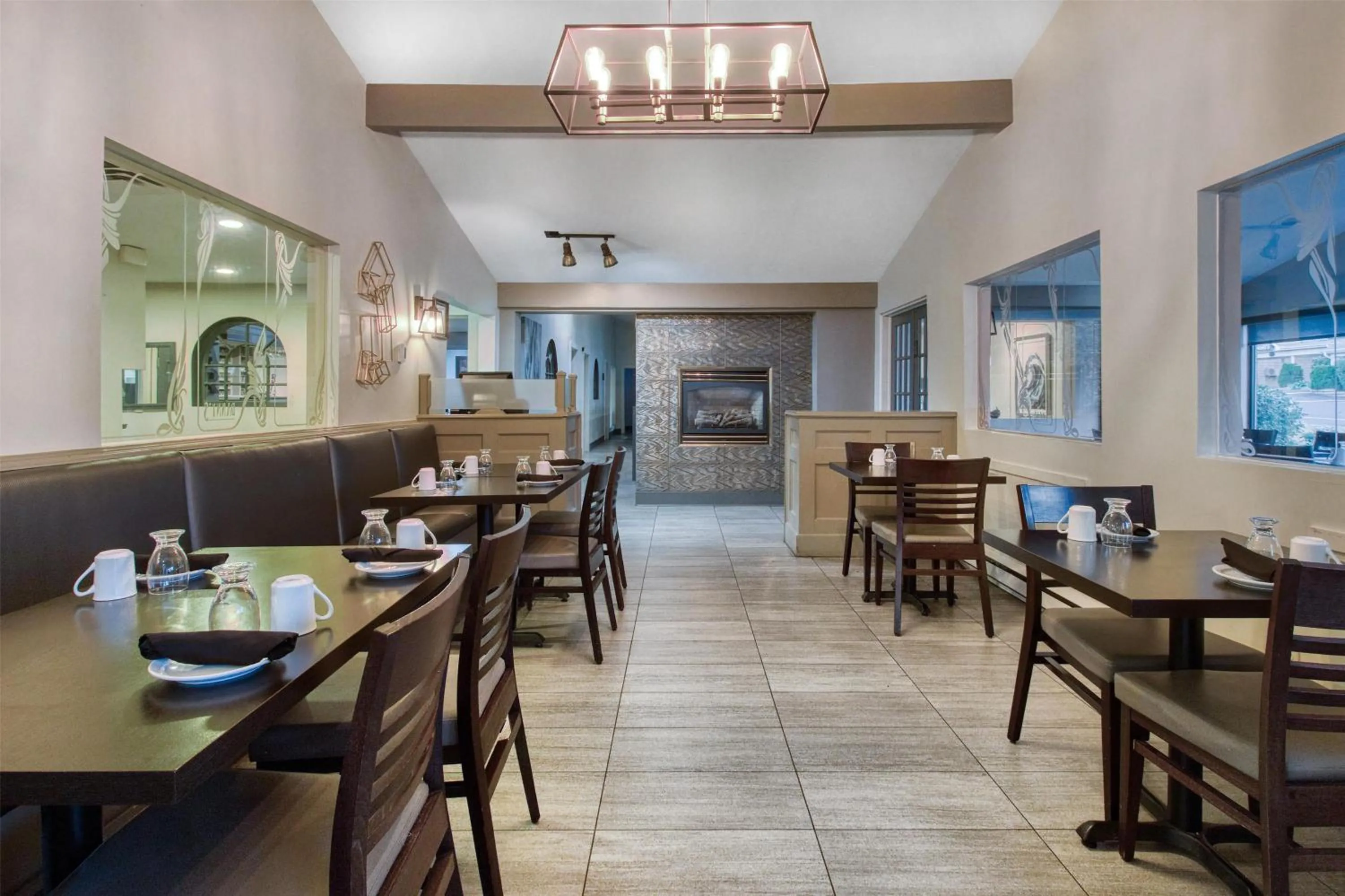 Restaurant/places to eat in Dannys Suites, SureStay Collection by Best Western